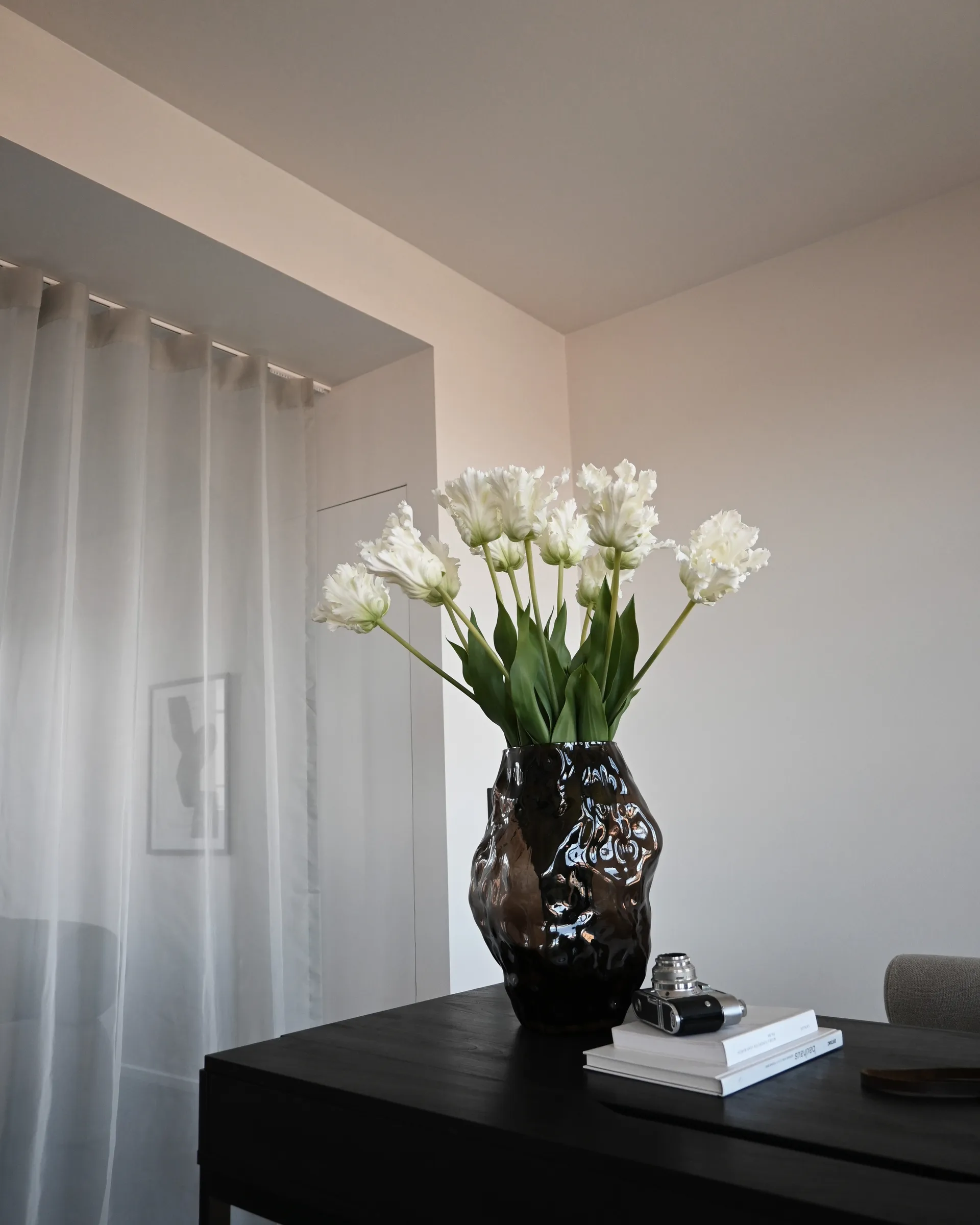 Katachi vase medium, Smoked forest 101 Copenhagen