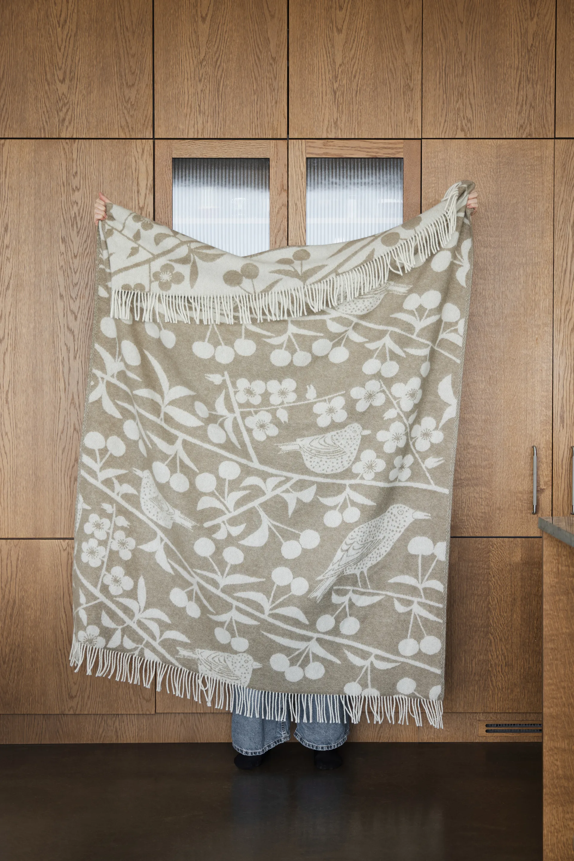 Körsbärsträdgården plaid 130x170 cm, Brun-offwhite Almedahls
