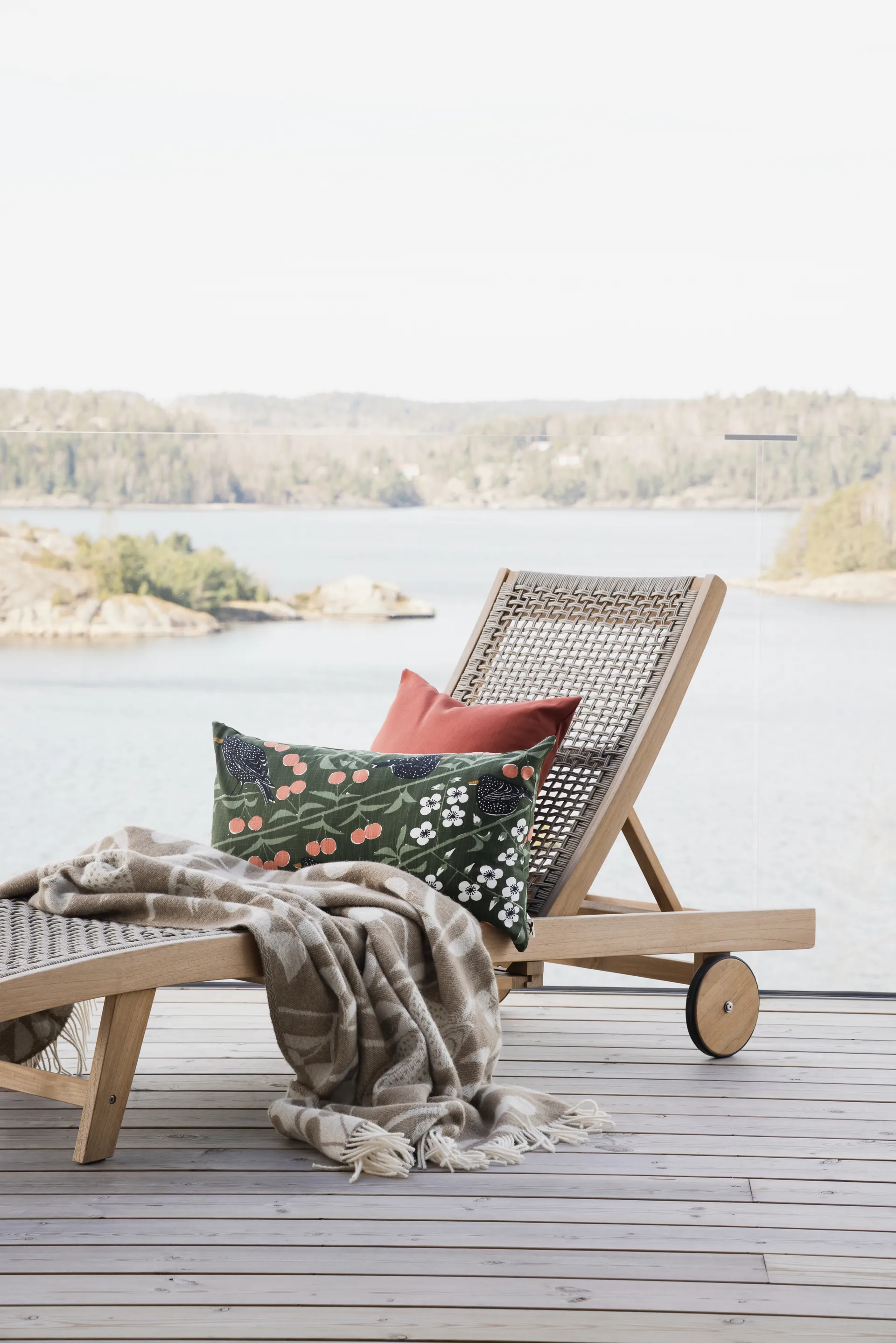 Körsbärsträdgården plaid 130x170 cm, Brun-offwhite Almedahls
