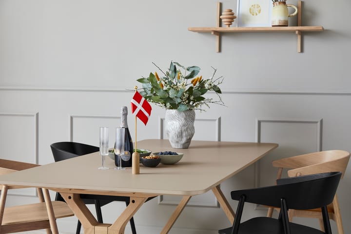 Celebrating Denmark bordflag 40 cm, Oak-brass Andersen Furniture