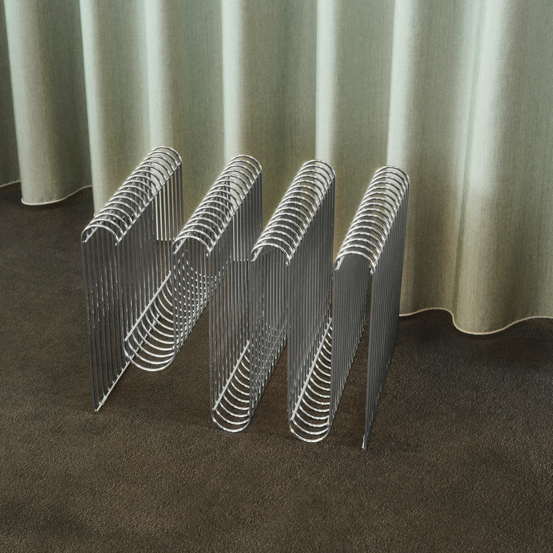 Curva avisholder, sølv AYTM