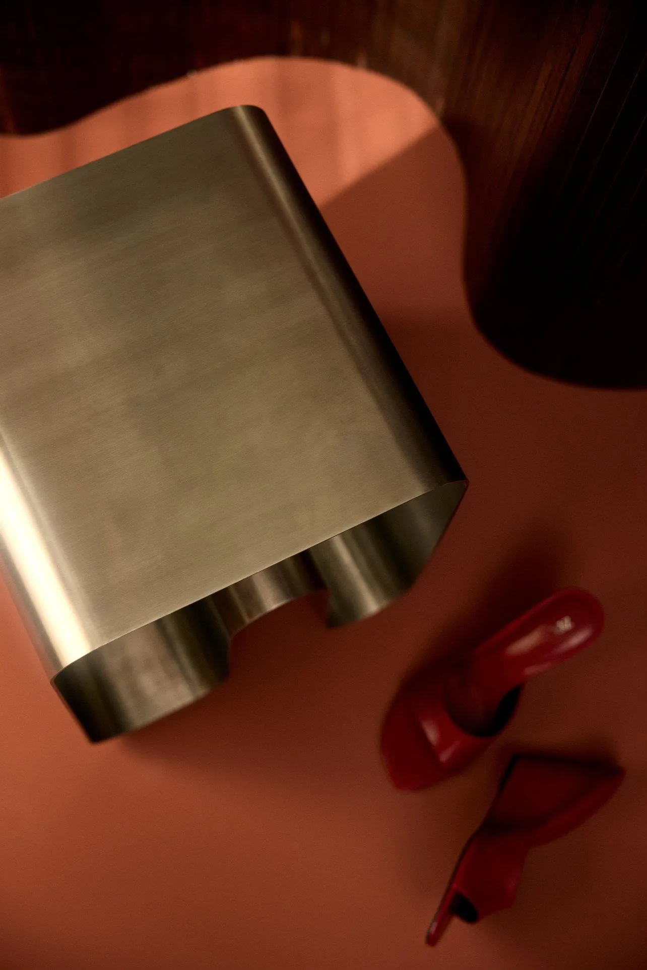 Curva solid skammel, Silver, 32x32x43,2 cm AYTM