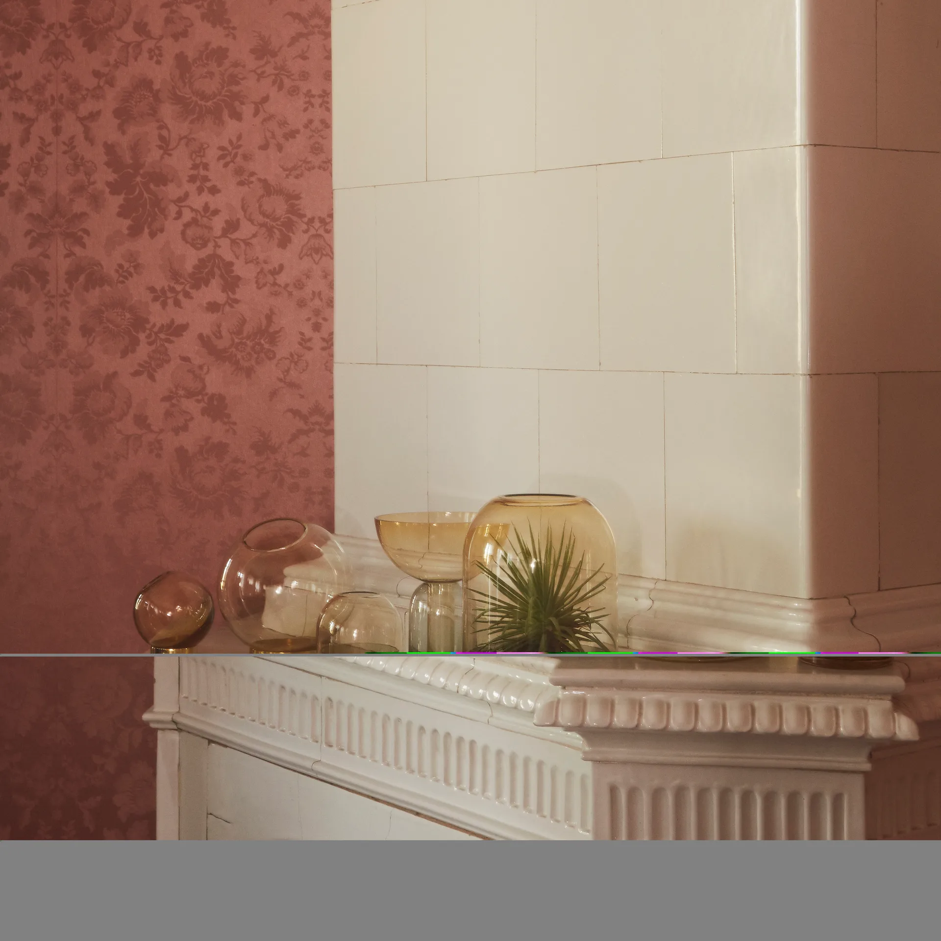 Globe vase small, rav-guld AYTM