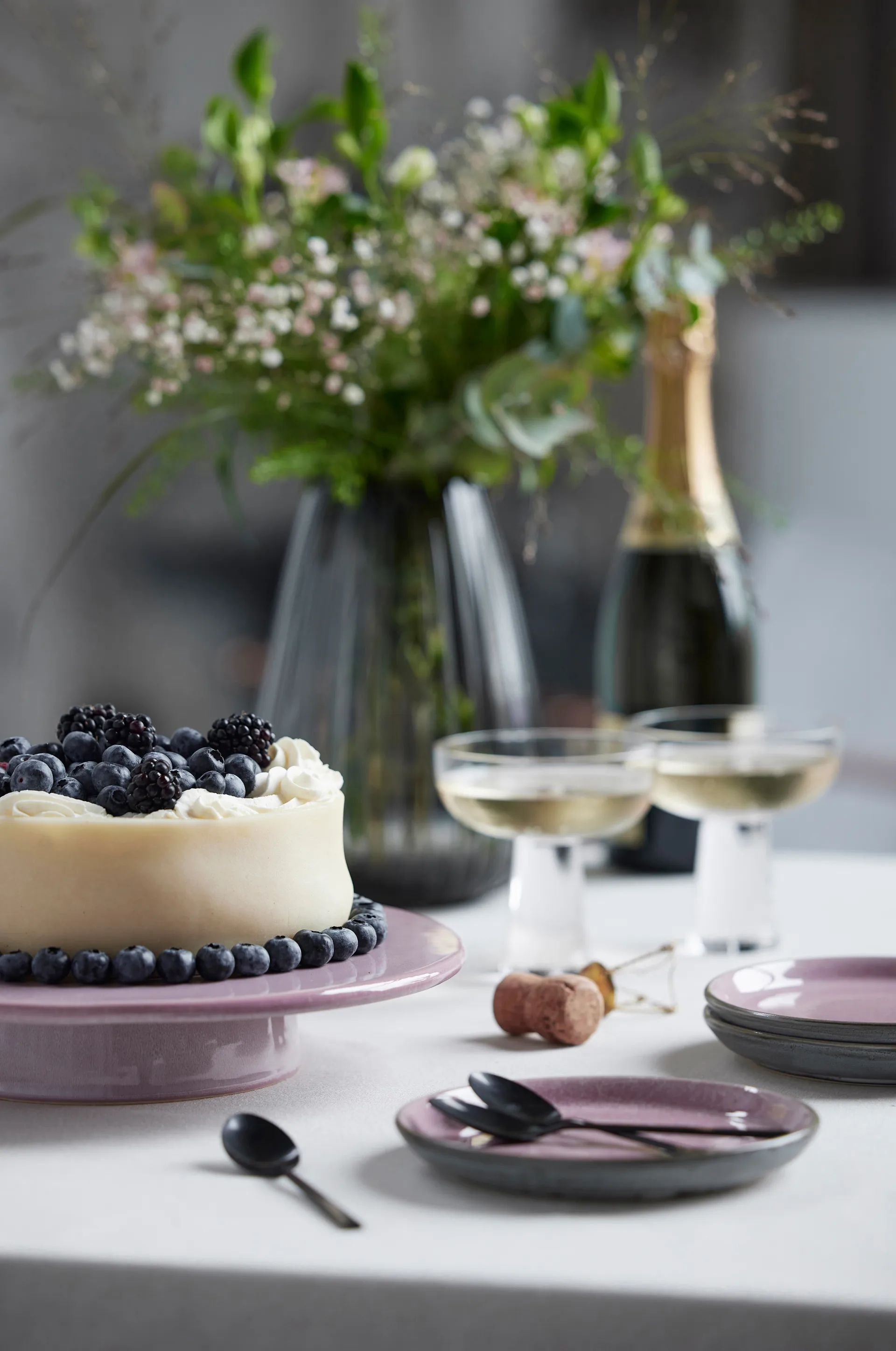 Bitz kagefad på fod Ø30 cm, Mørkeblå Bitz