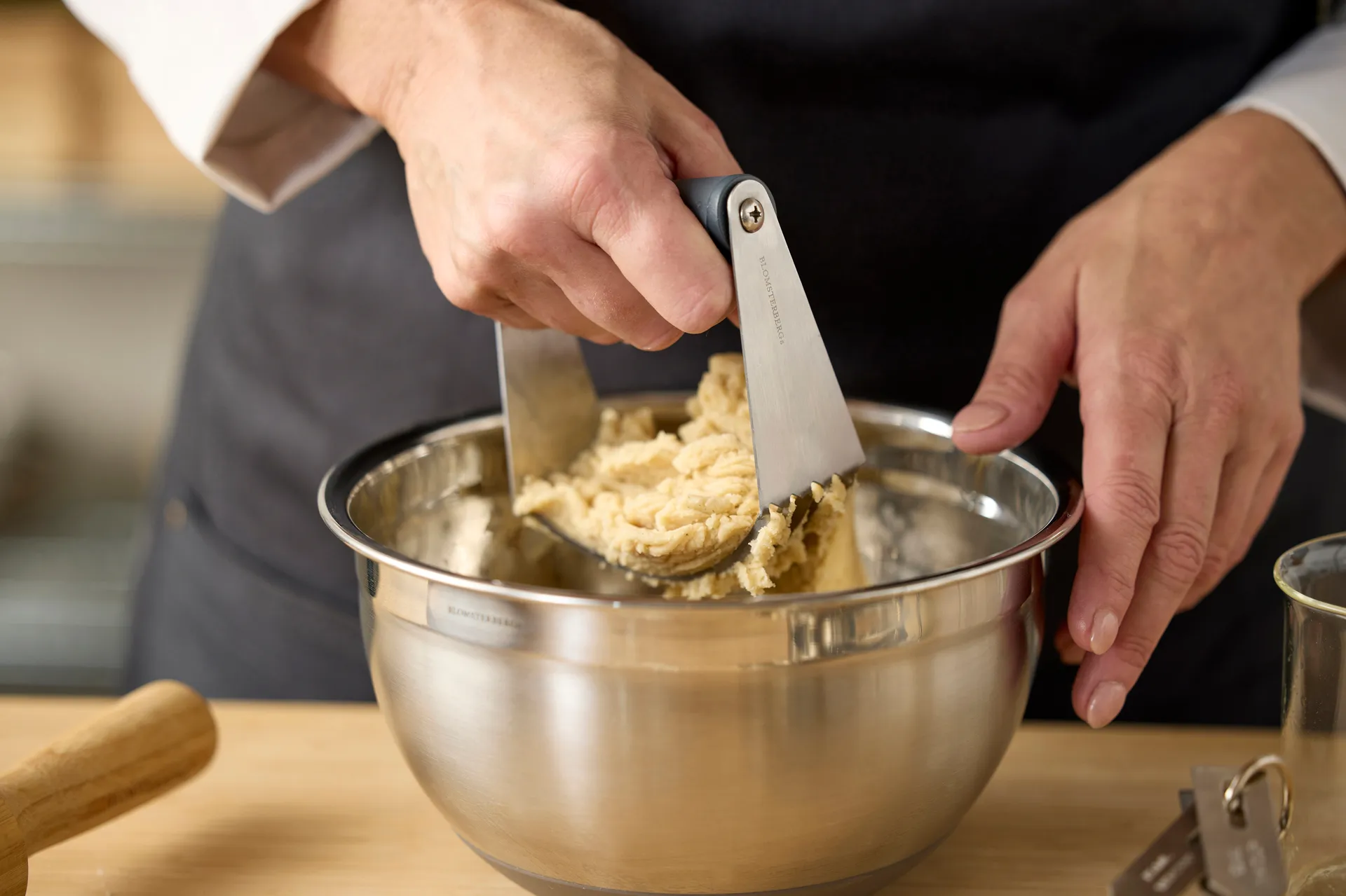 Blomsterbergs mørdejsjern, Grå-stål Blomsterbergs