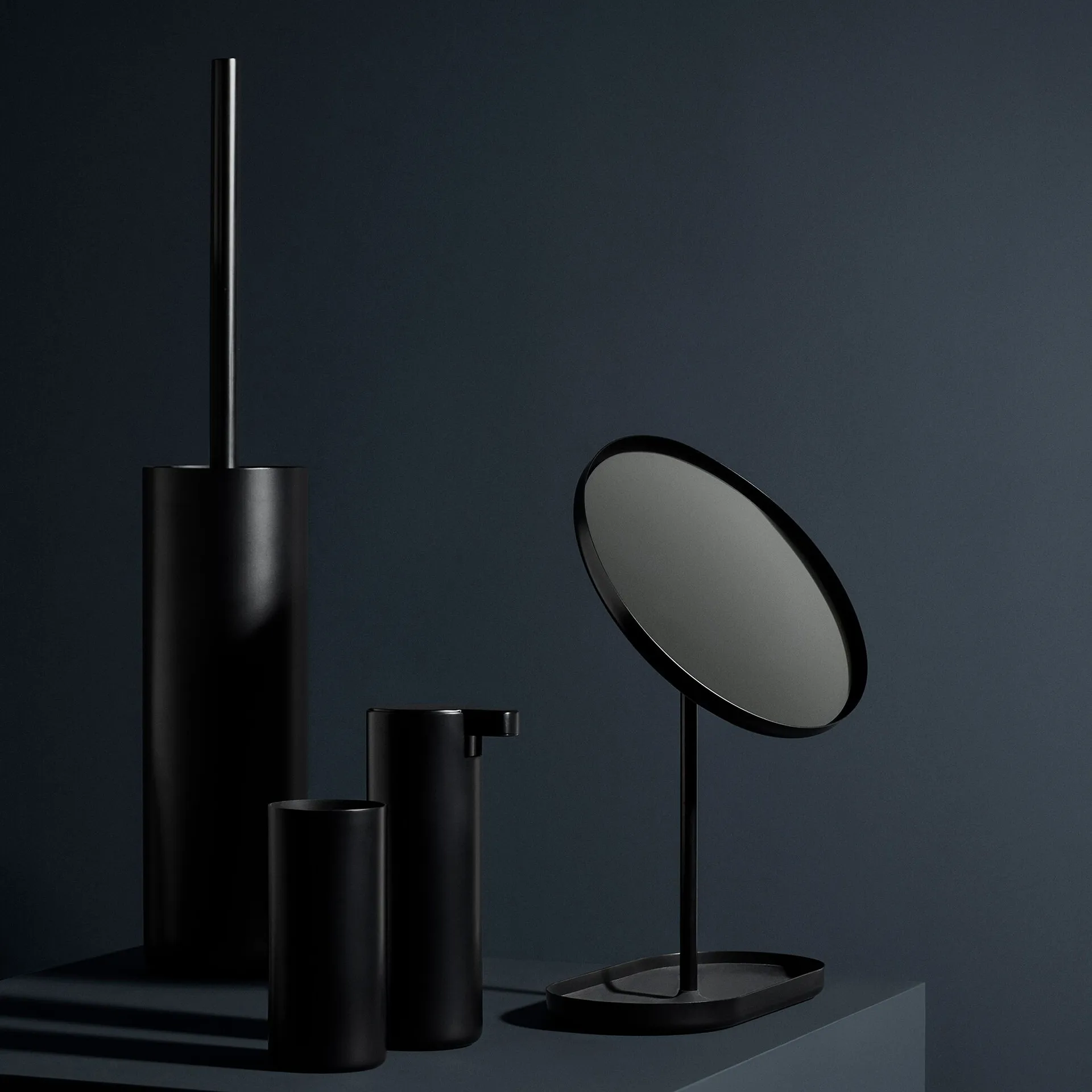 Modo sæbedispenser, Sort blomus