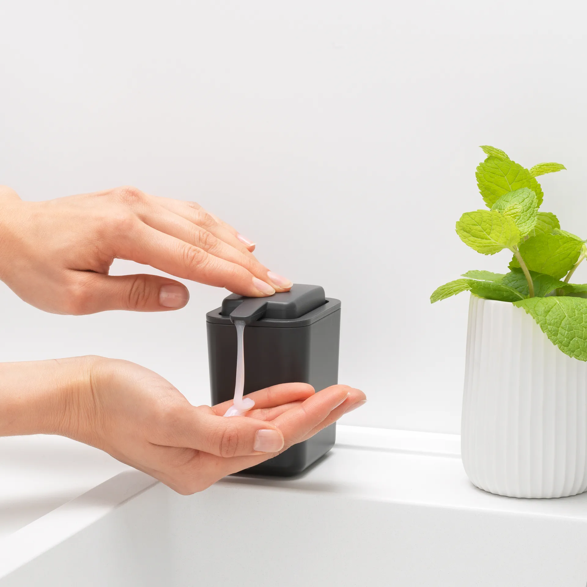 Brabantia sæbedispenser 11,5 cm, Mørkegrå Brabantia