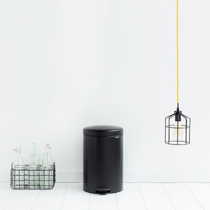 New Icon pedalspand 20 liter, matt black (sort) Brabantia