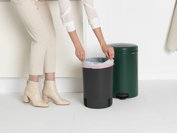 New Icon pedalspand 20 liter - Pine green - Brabantia