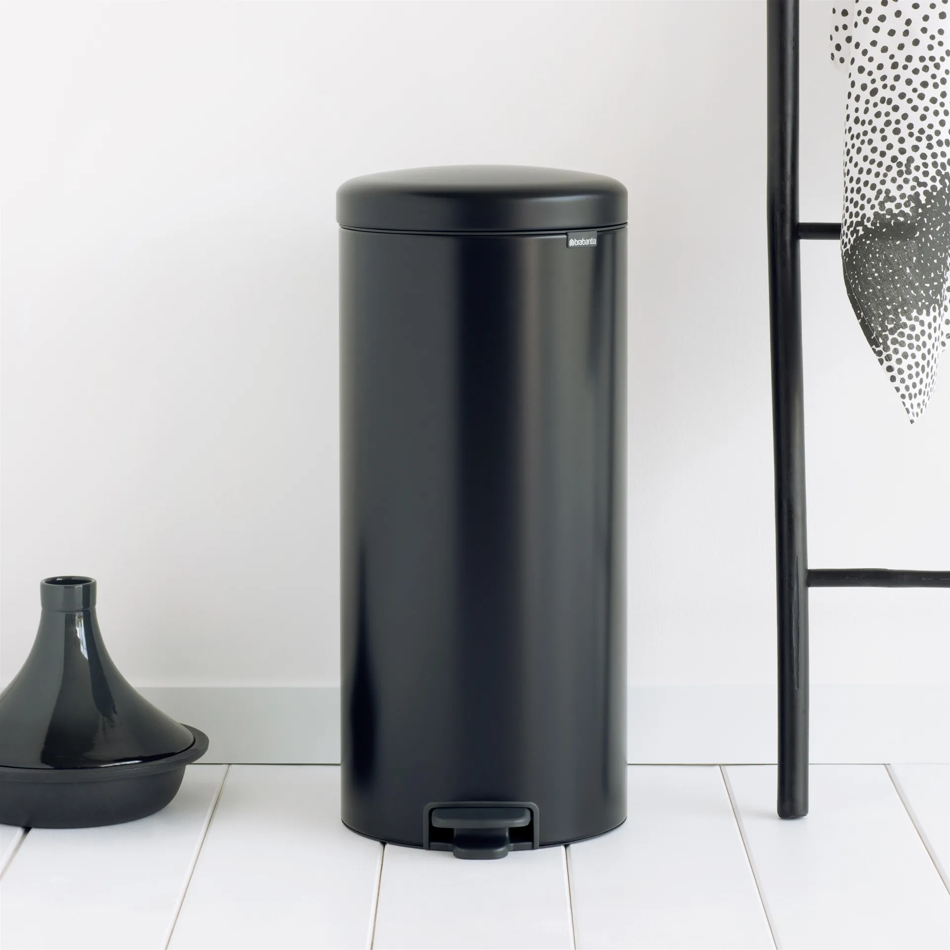 New Icon pedalspand 30 liter, mat black (sort) Brabantia