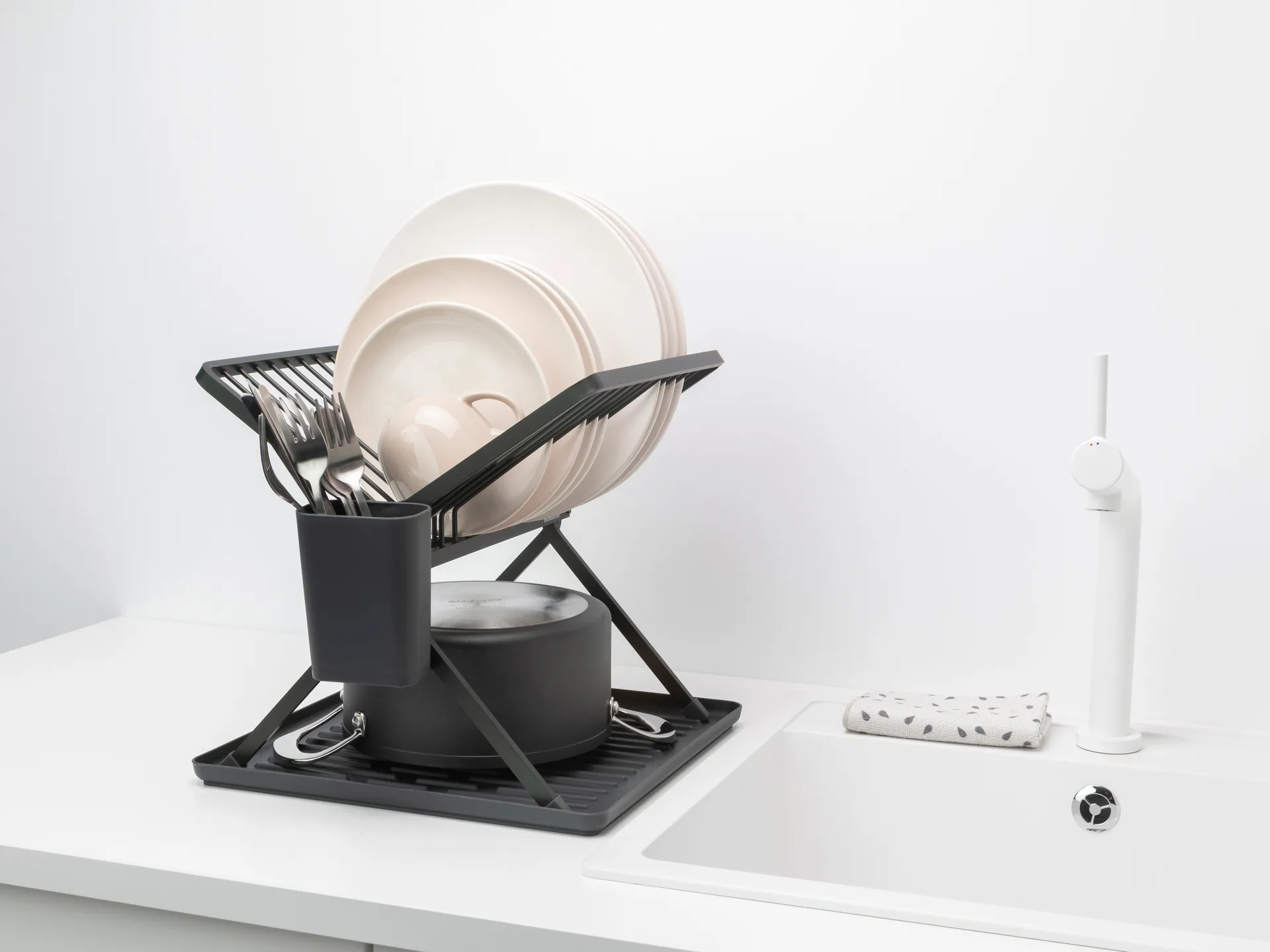 Sinkside sammenklappeligt opvaskestativ 37 cm, Mørkegrå Brabantia