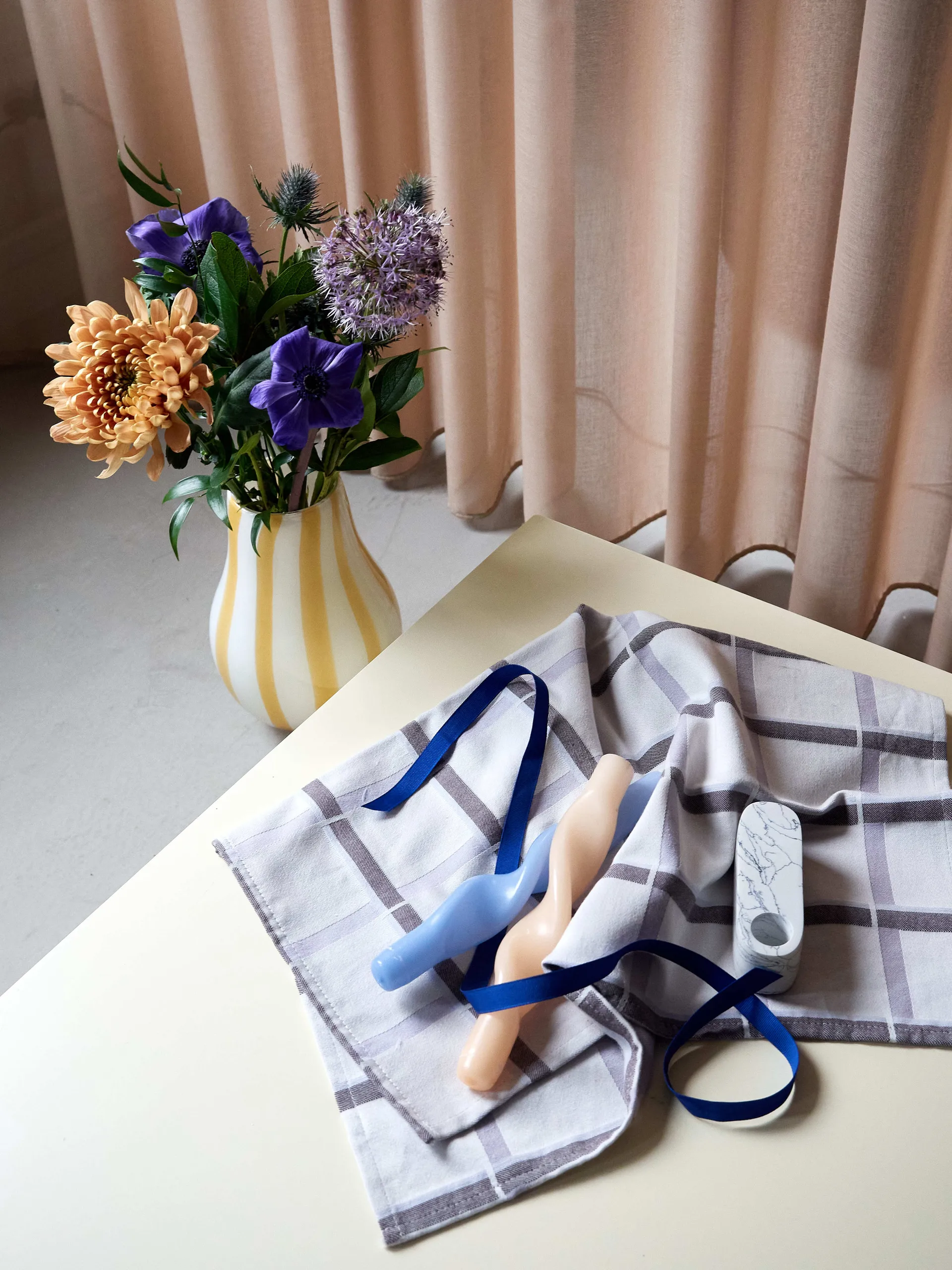 Twist twisted candles snoede lys 23 cm 2-pak, Walnut Broste Copenhagen