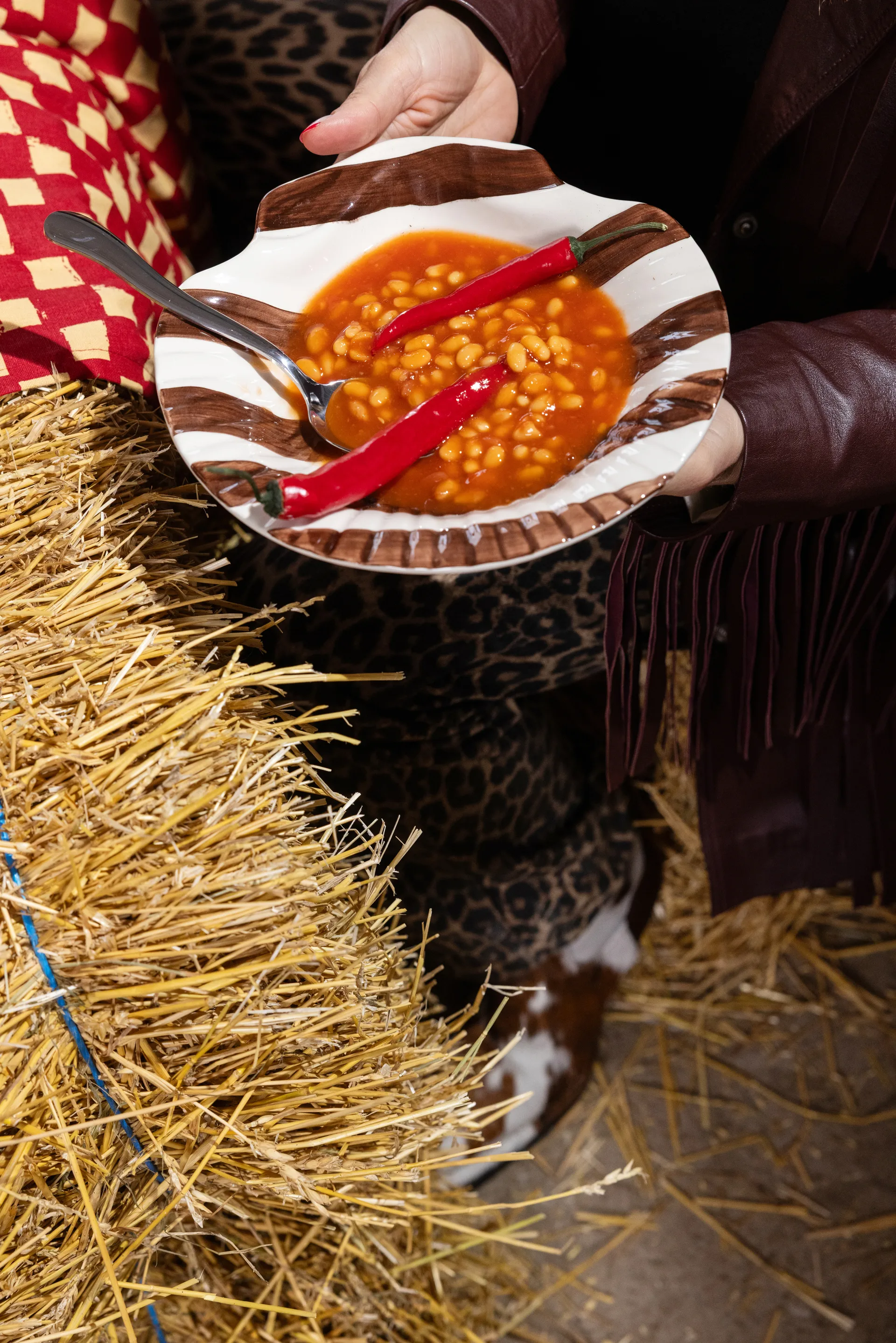 Armona Stripe tallerken 23,5x23,5 cm, Mørkebrun-hvid Byon