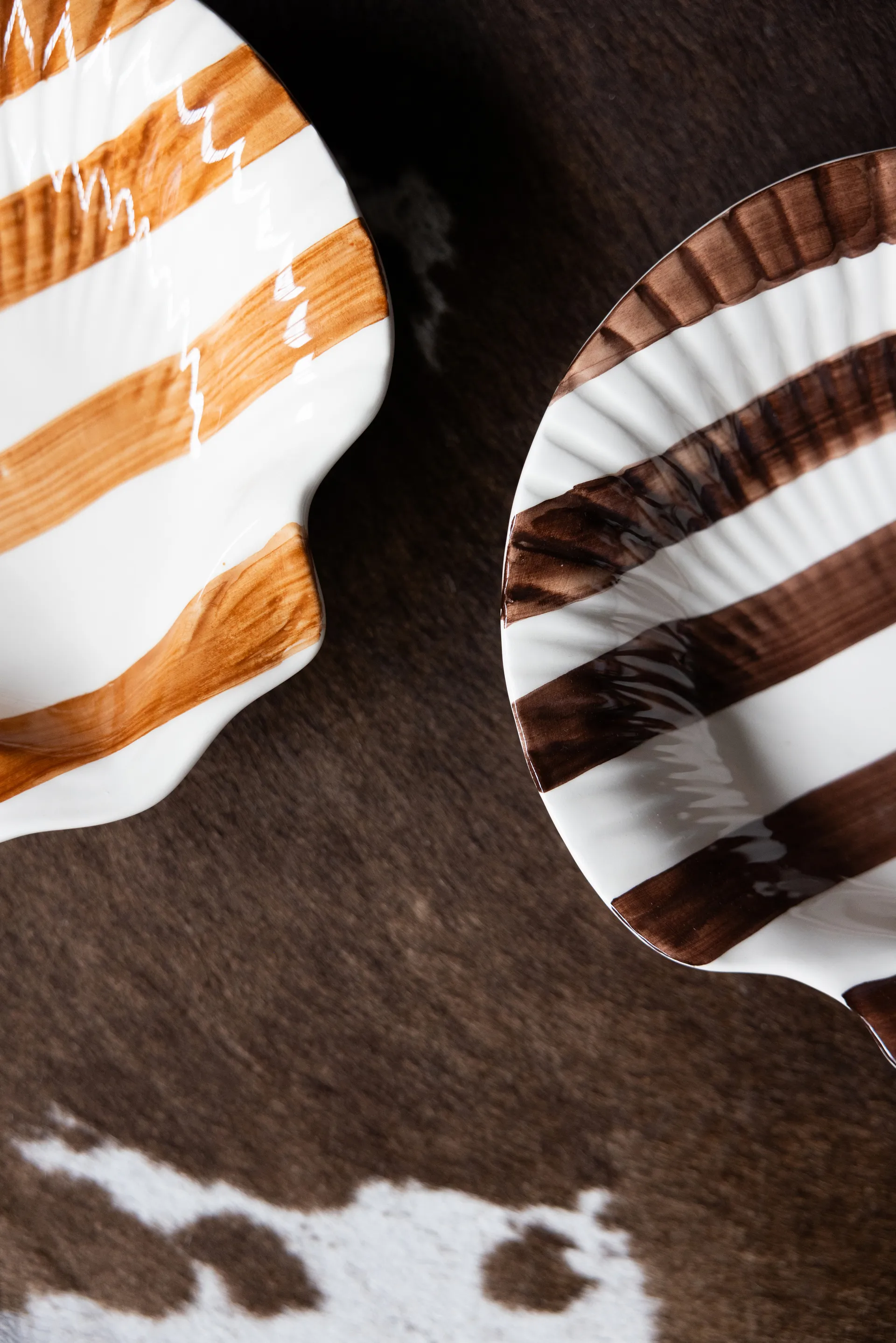 Armona Stripe tallerken 23,5x23,5 cm, Mørkebrun-hvid Byon