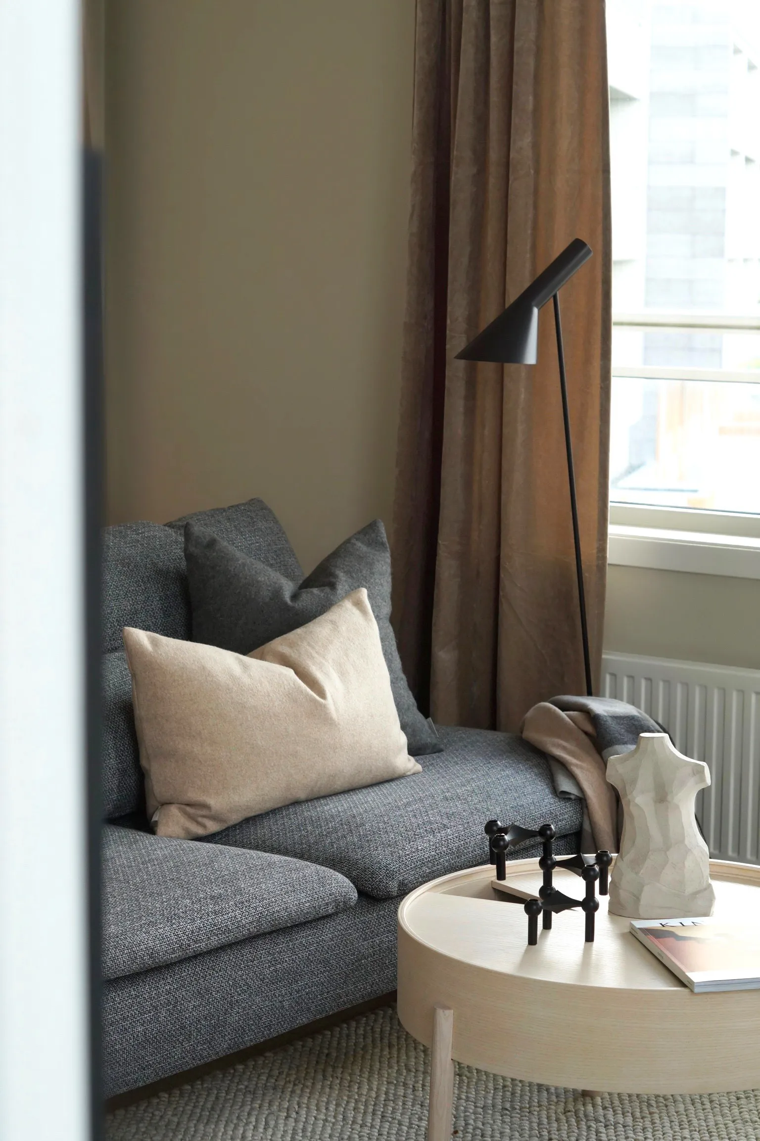 Eve II skulptur, Limestone Cooee Design