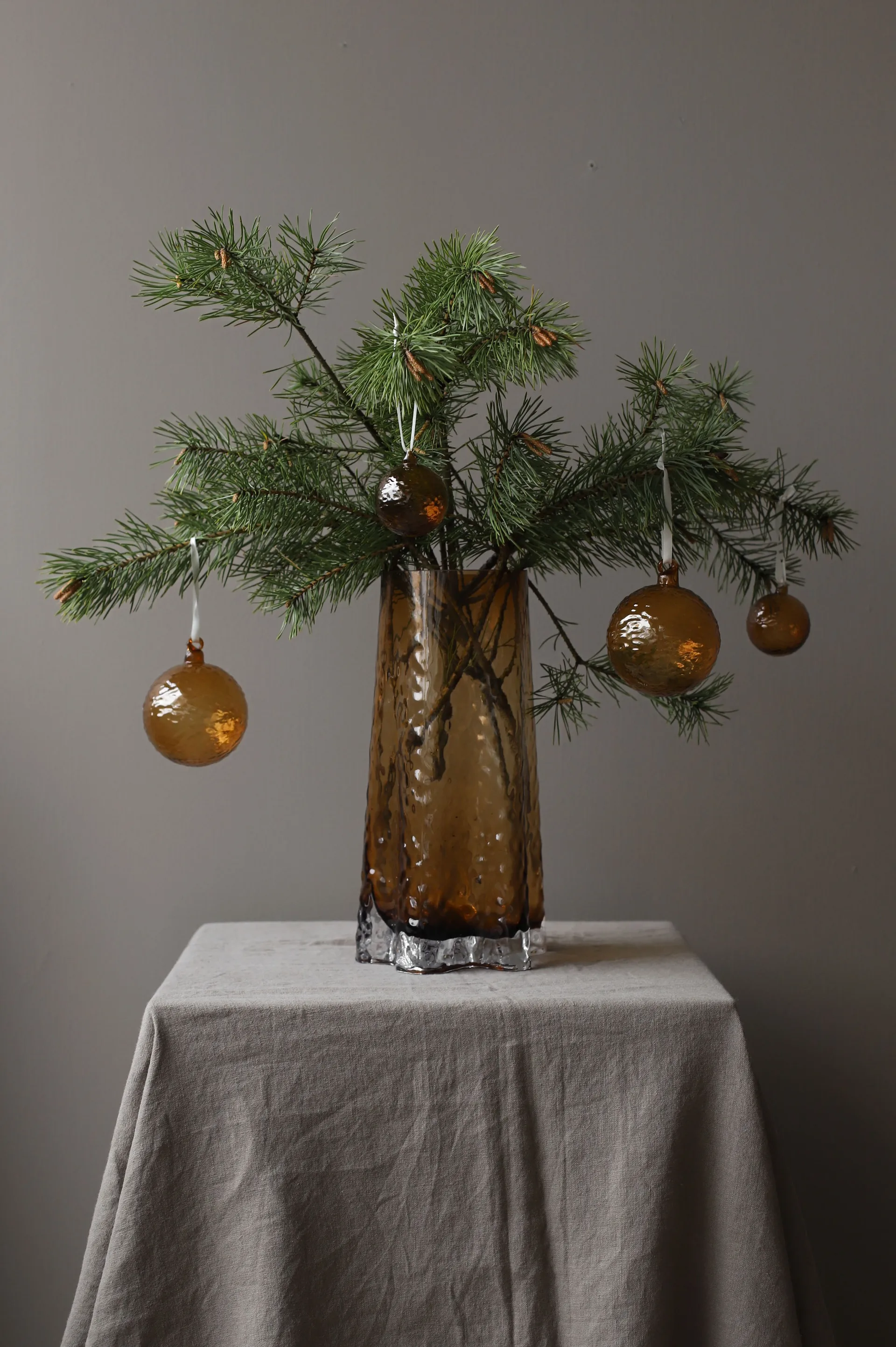 Gry Marble julekugle Ø8 cm, Cognac Cooee Design