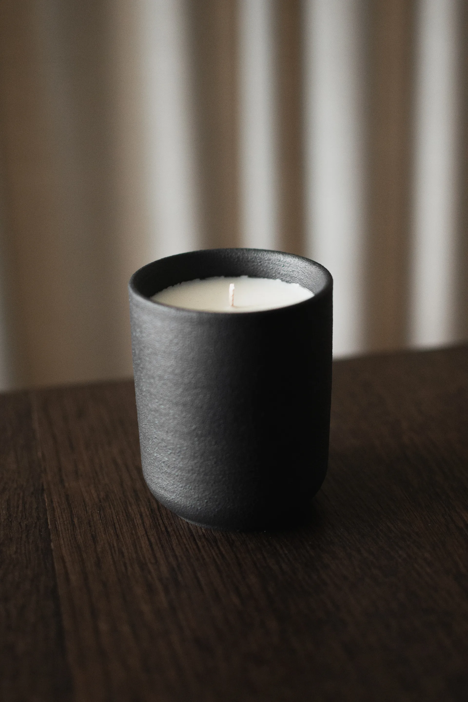 Burn duftlys 60 h, Black DBKD