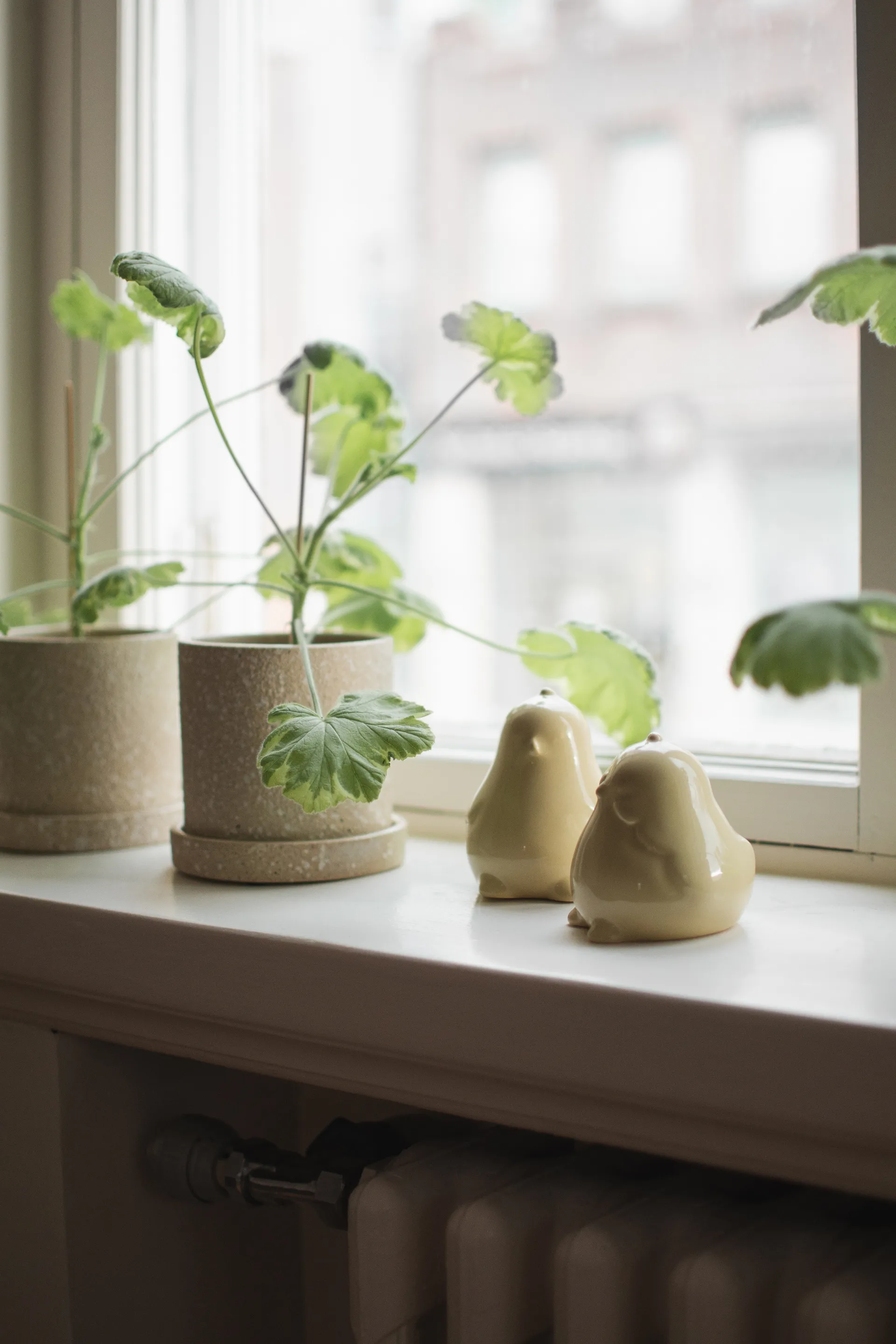 Chubby chicken påskedekoration 2 pak, Shiny yellow DBKD