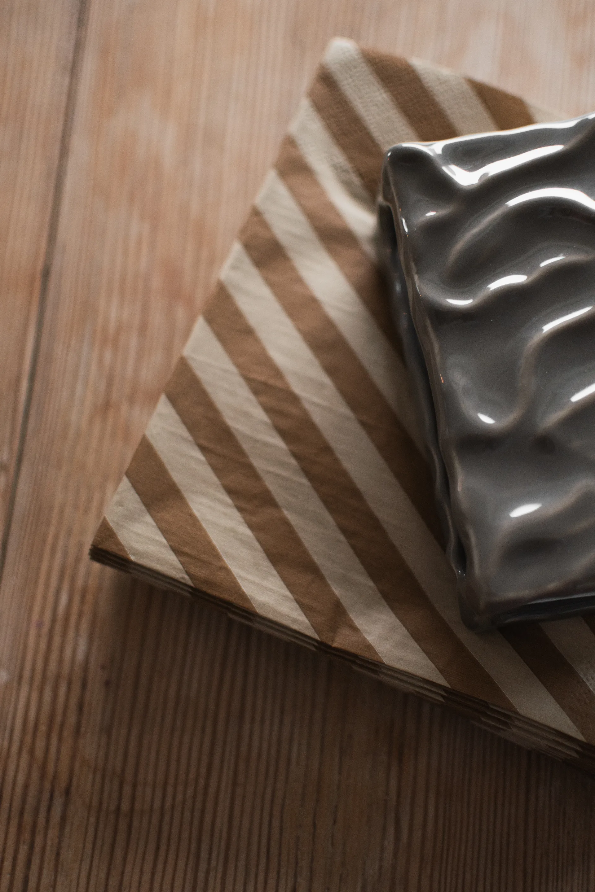 Stripe papirserviet 33x33 cm, Nougat DBKD