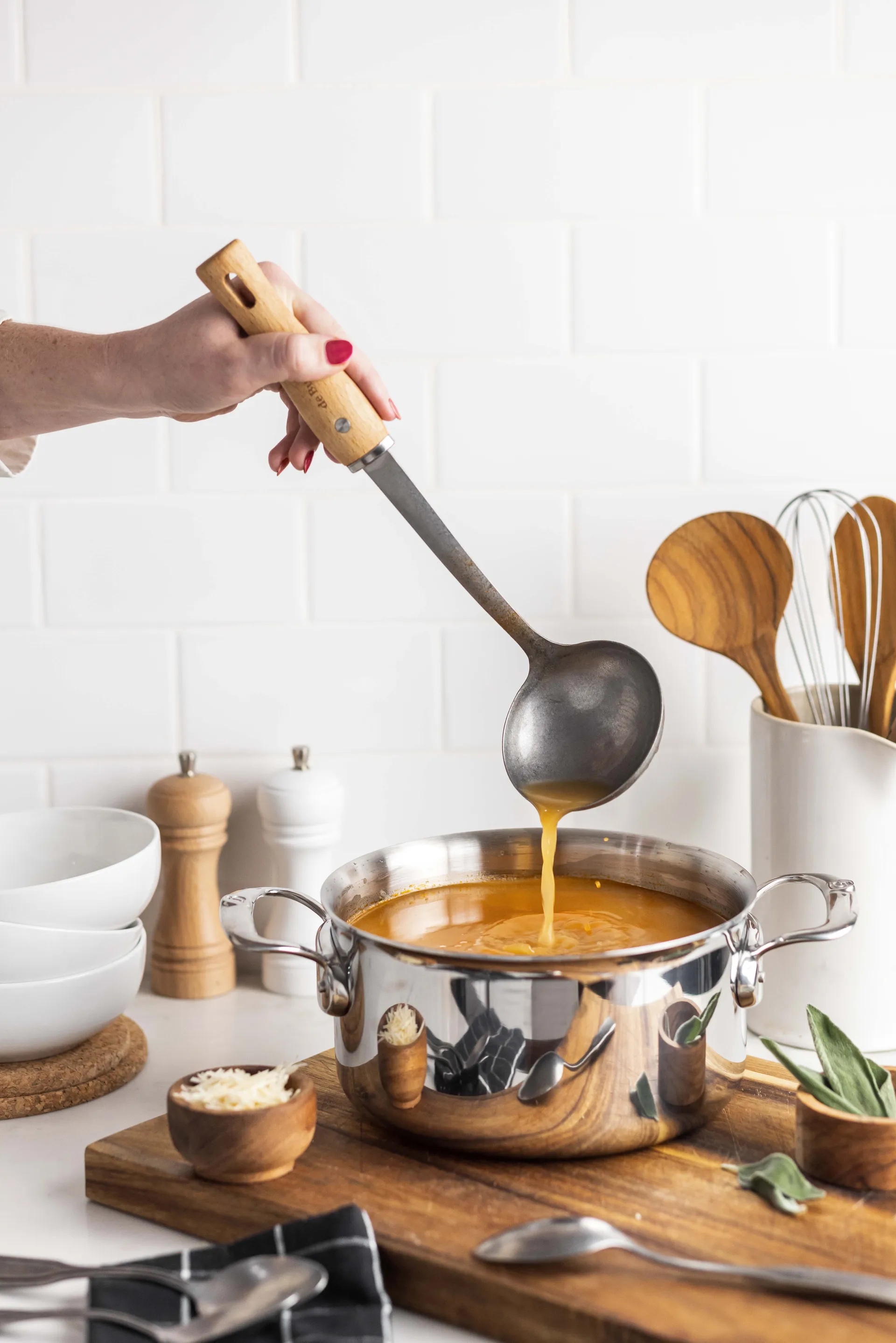 De Buyer B Bois suppeske med træhåndtag, Rustfrit stål De Buyer