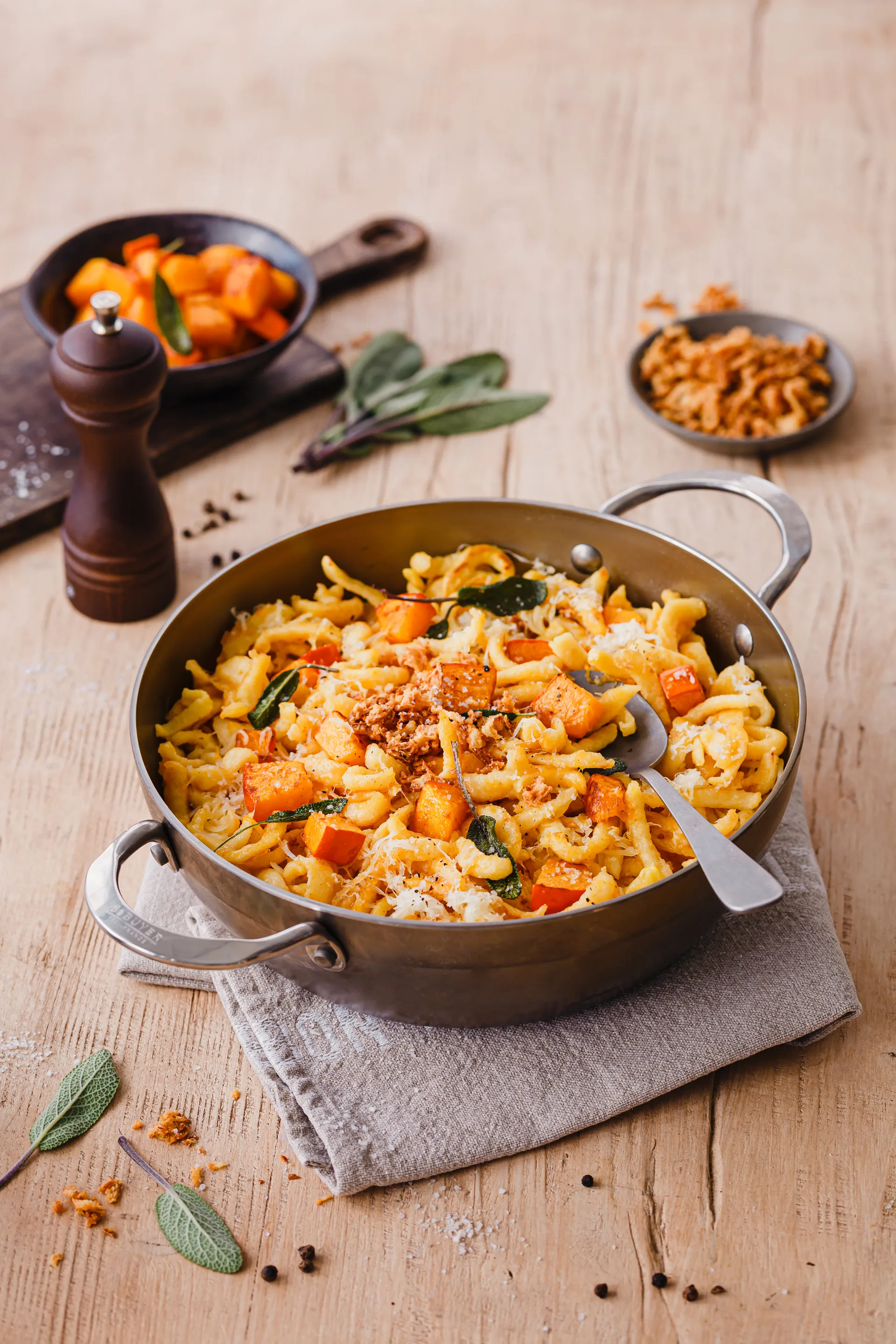 Mineral B Country sauterpande, 24 cm De Buyer