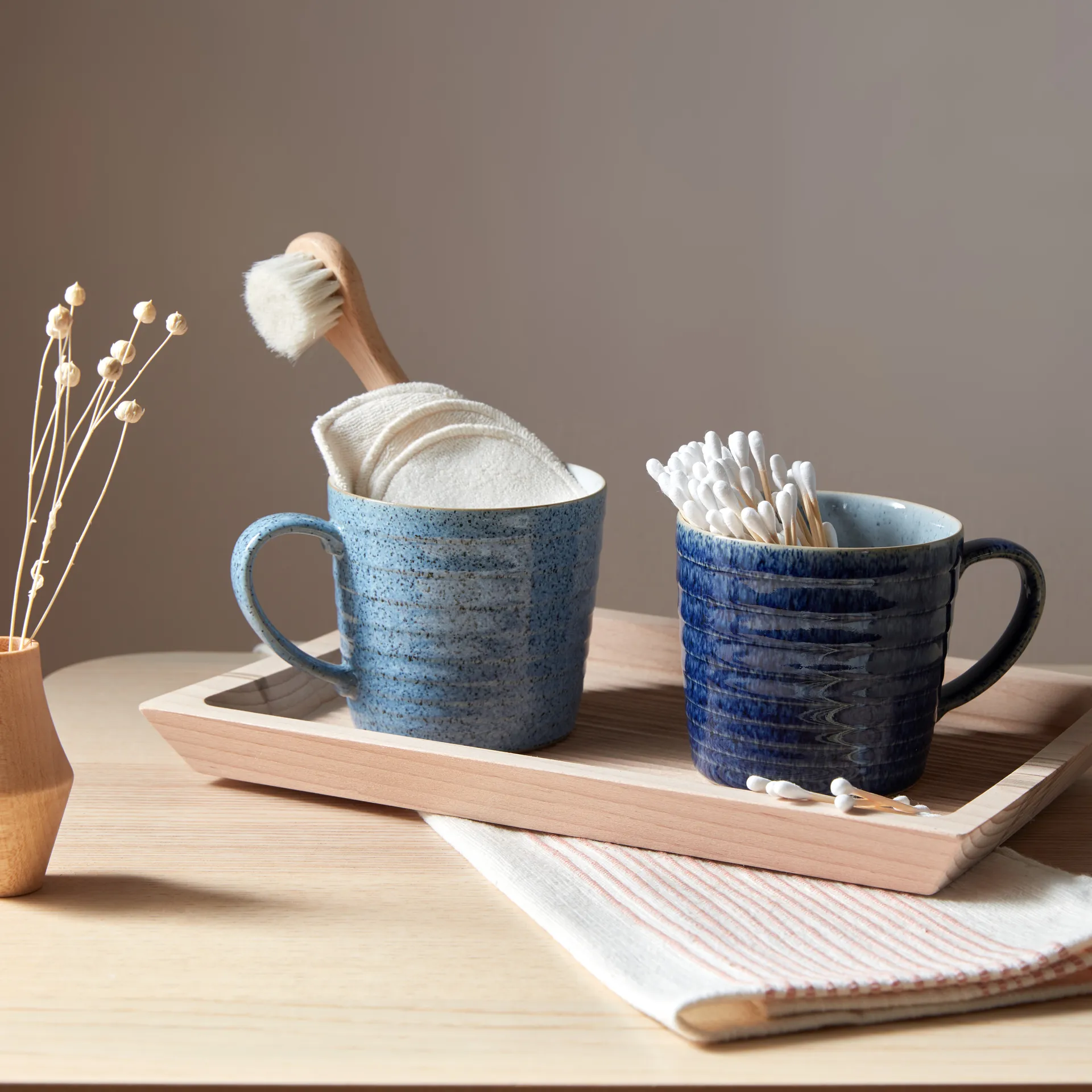 Studio Blue riflet krus 40 cl, Flint/Chalk Denby