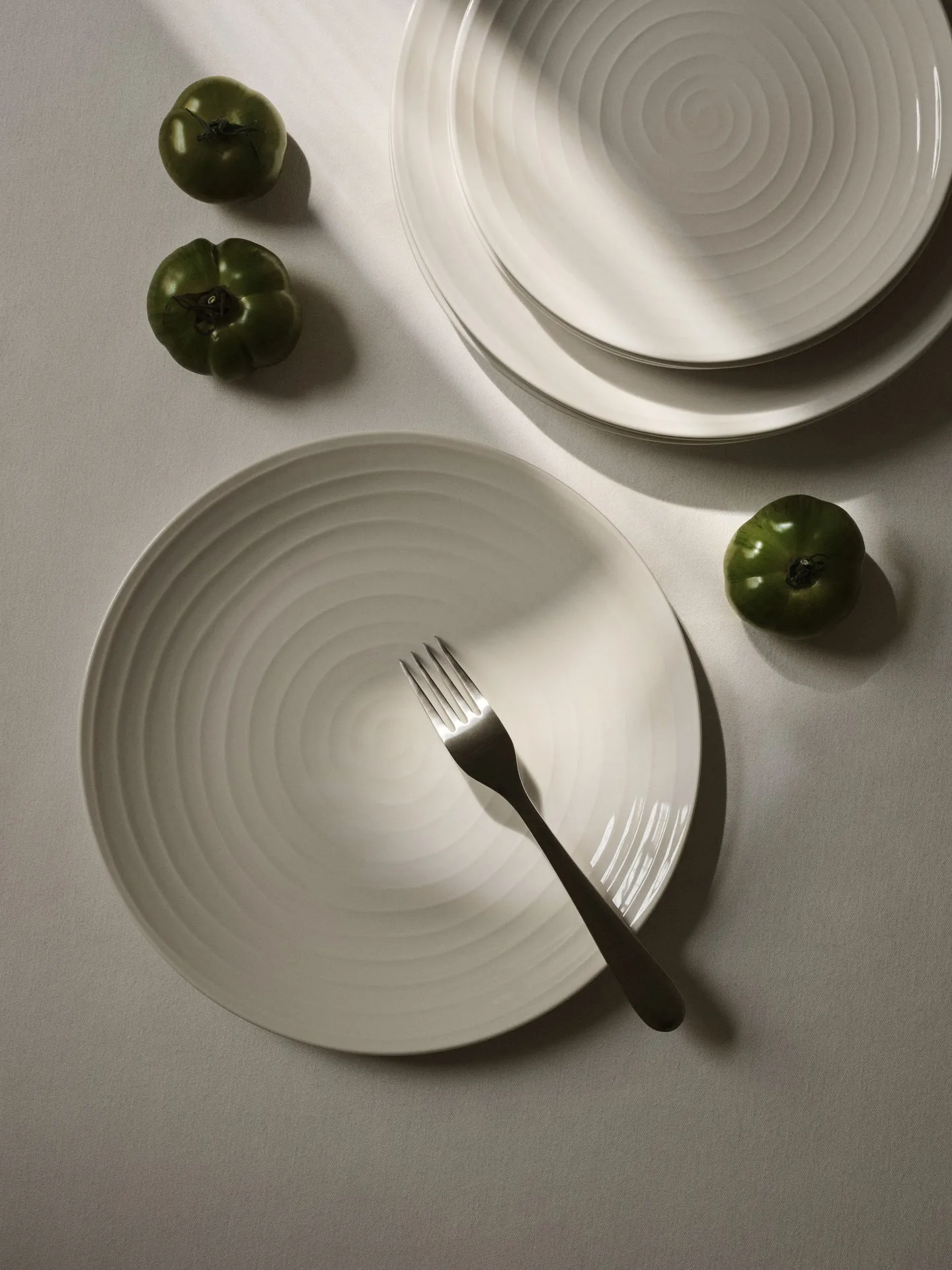 Hvid middagstallerken 28 cm, stribet hvid Design House Stockholm