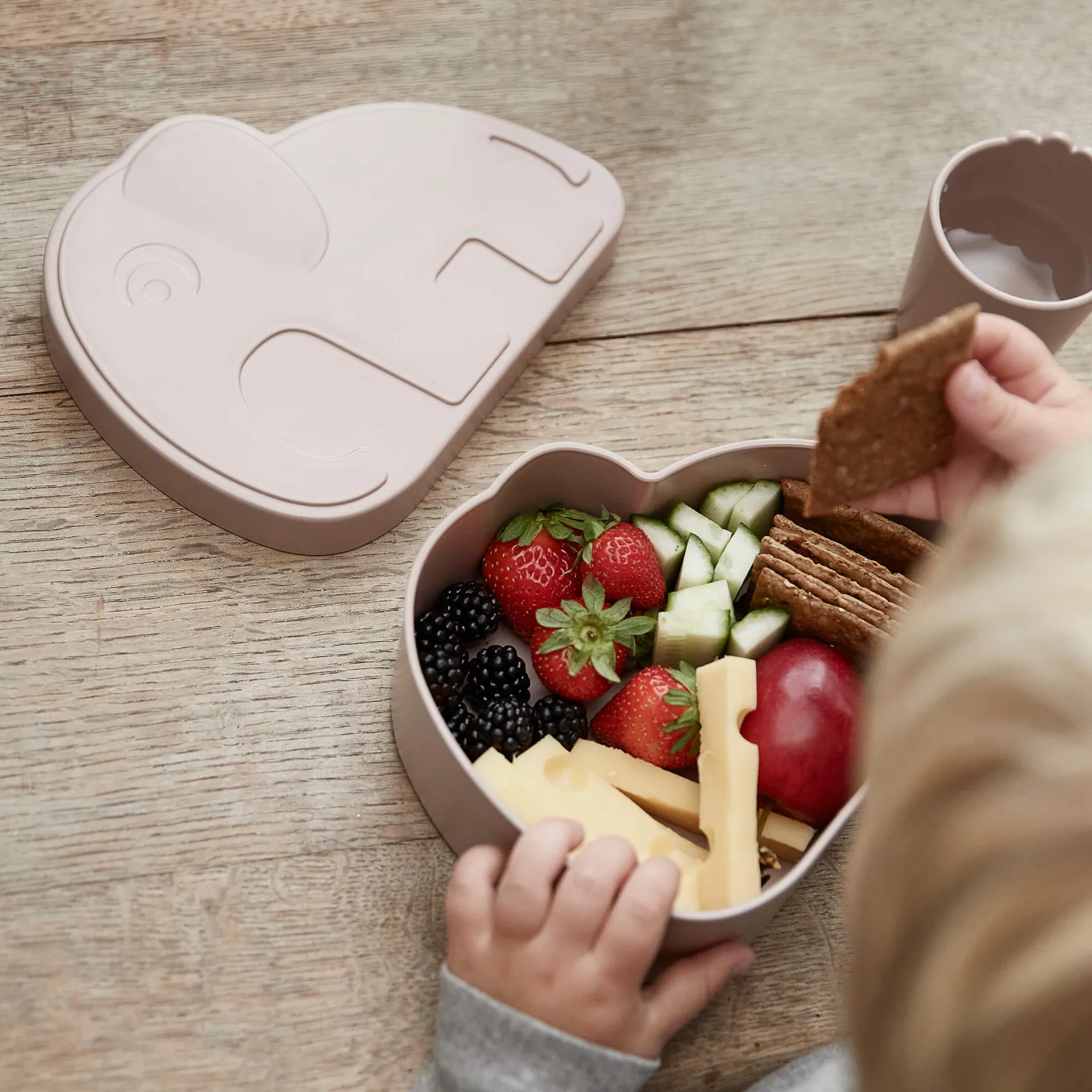 Elphee kiddish madkasse, Grey Done by deer