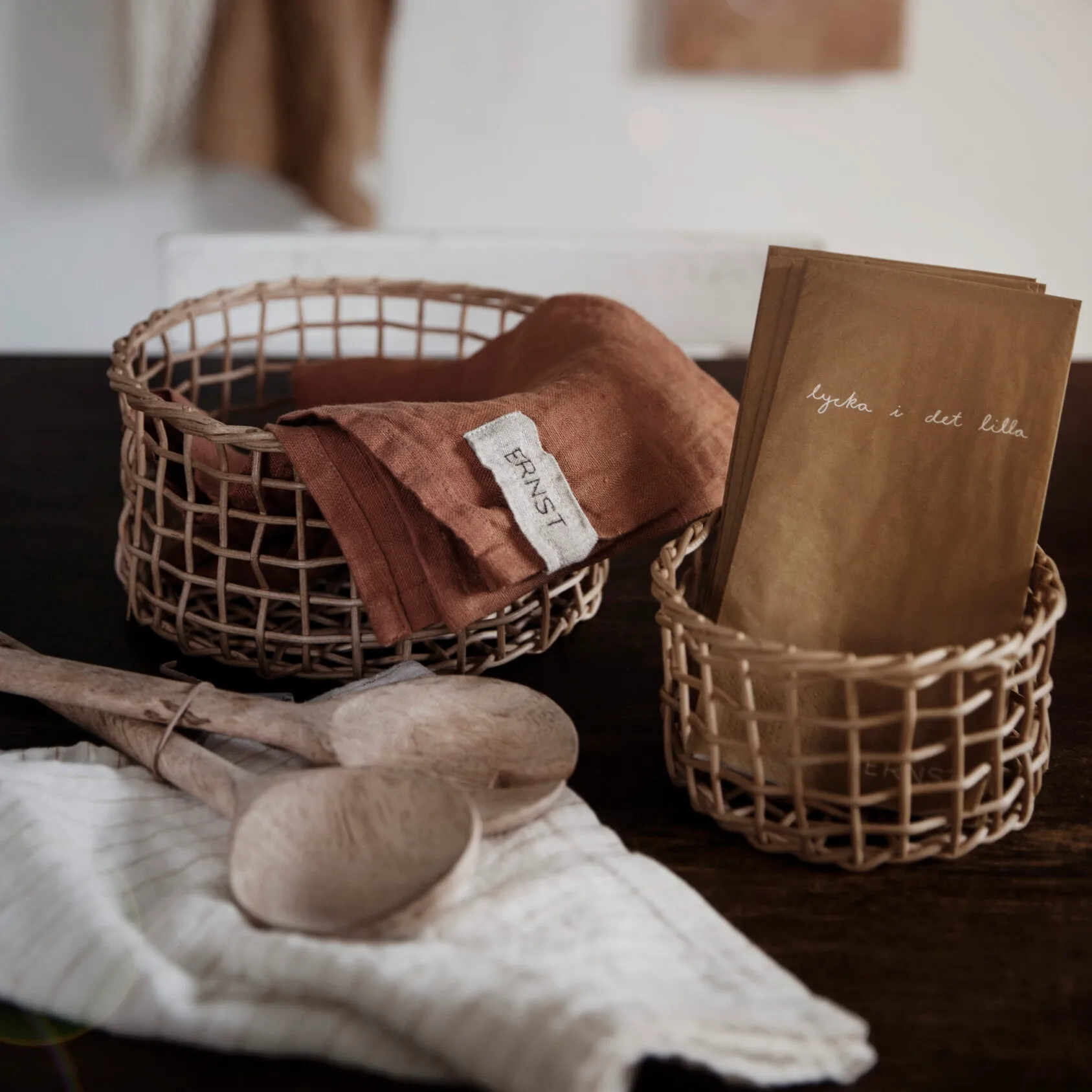 Ernst serviet med citatet 'Lycka i det lilla' 20-pak, Hvid-Grå ERNST