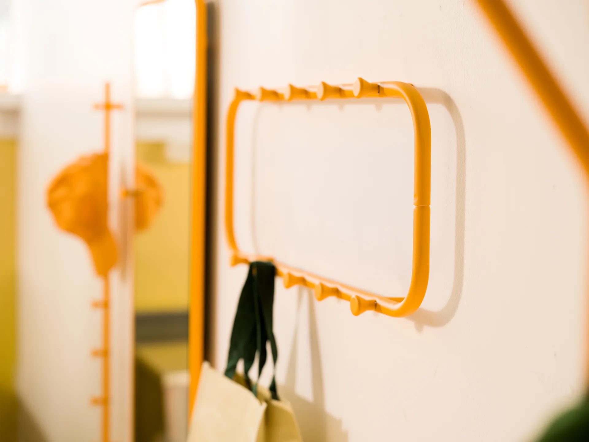 Classic tøjhængere 100 cm, Sun yellow Essem Design