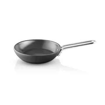 Professional Laser Titanium Slip-Let stegepande - Black, Ø20 cm - Eva Solo