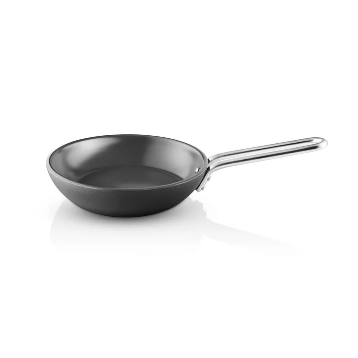 Professional Laser Titanium Slip-Let stegepande - Black, Ø20 cm - Eva Solo