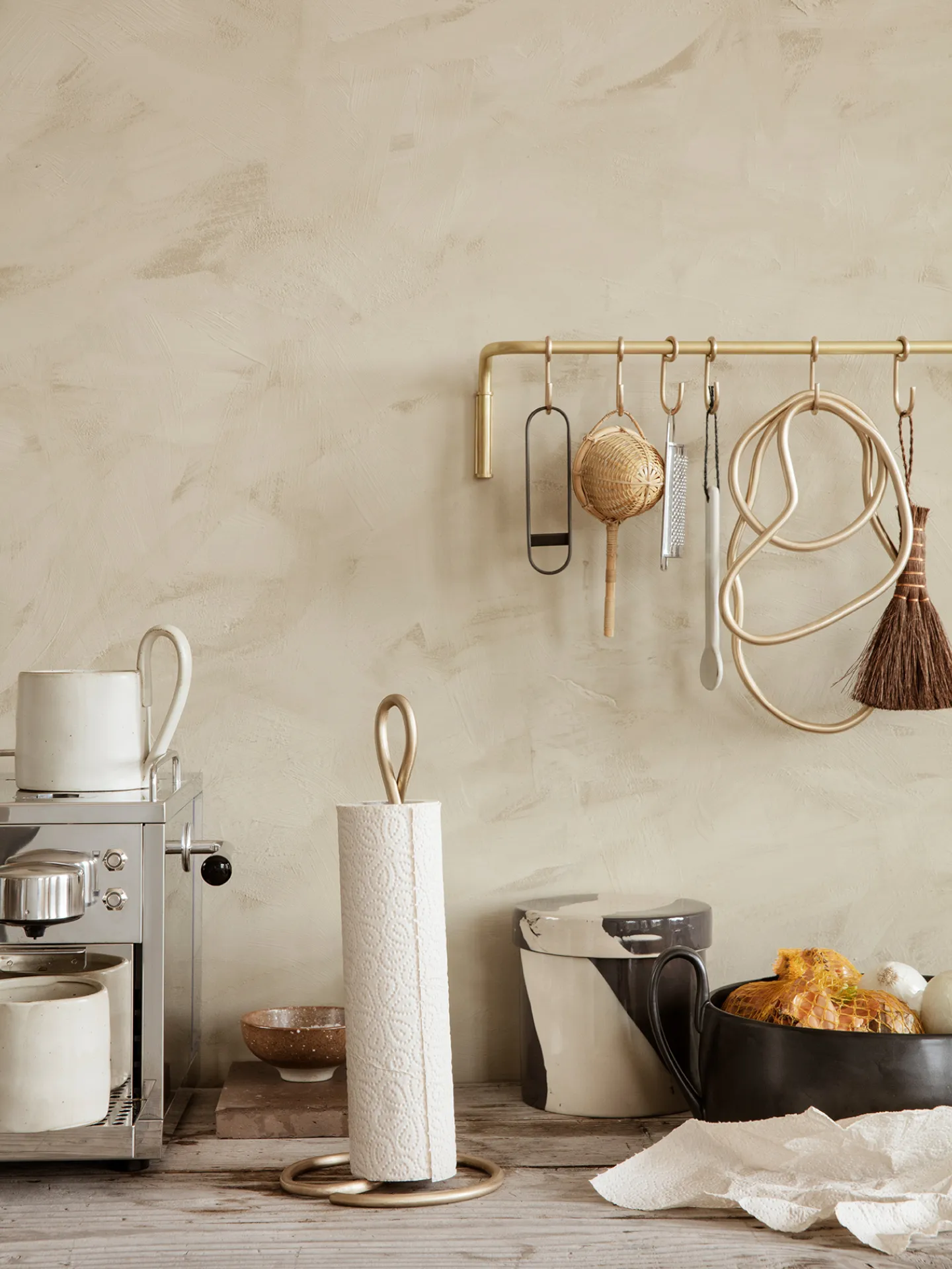 Curvature køkkenrulleholder, Messing  Ferm Living