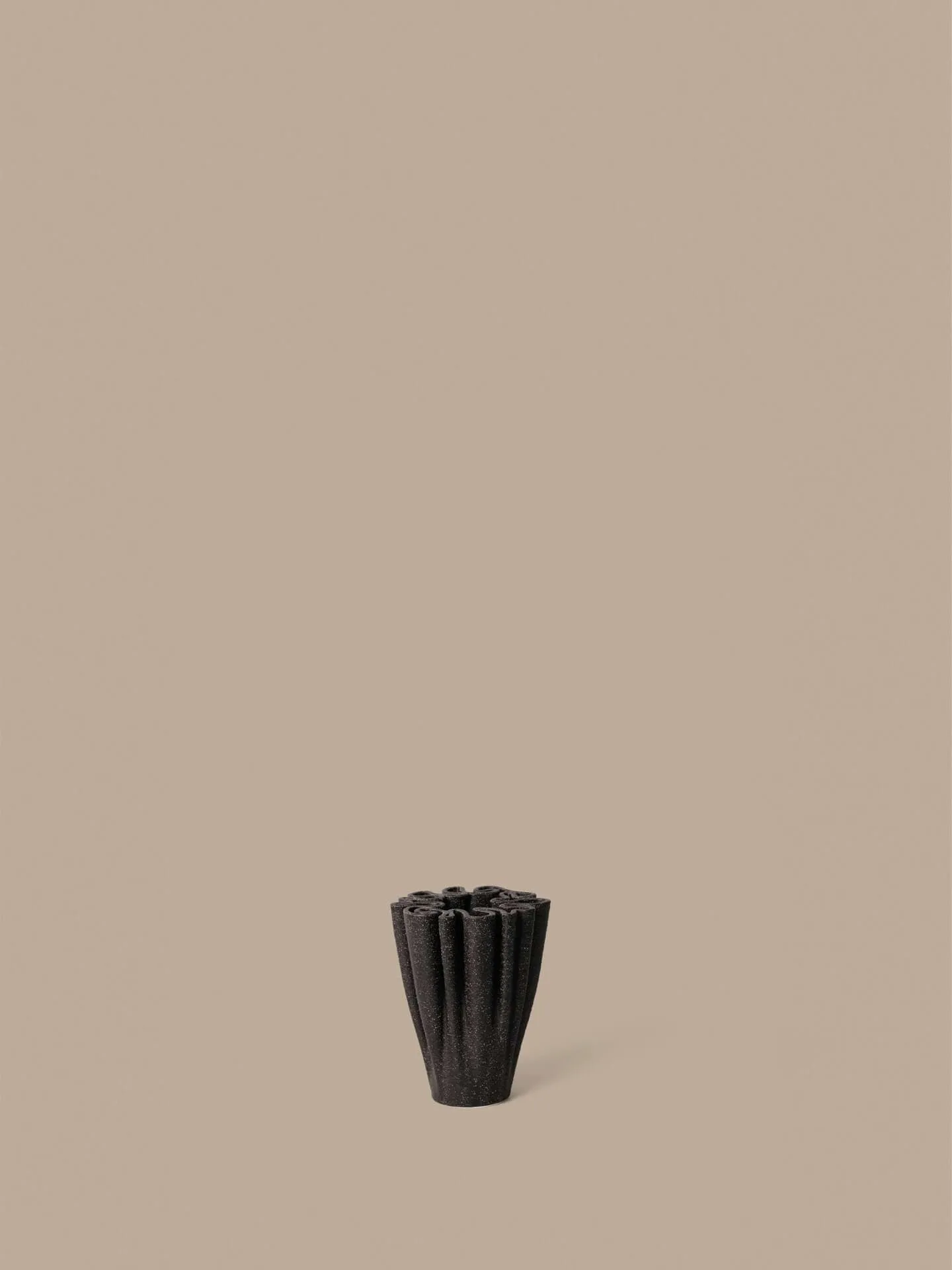 Dedali  vase 11 cm, Dark brown Ferm Living