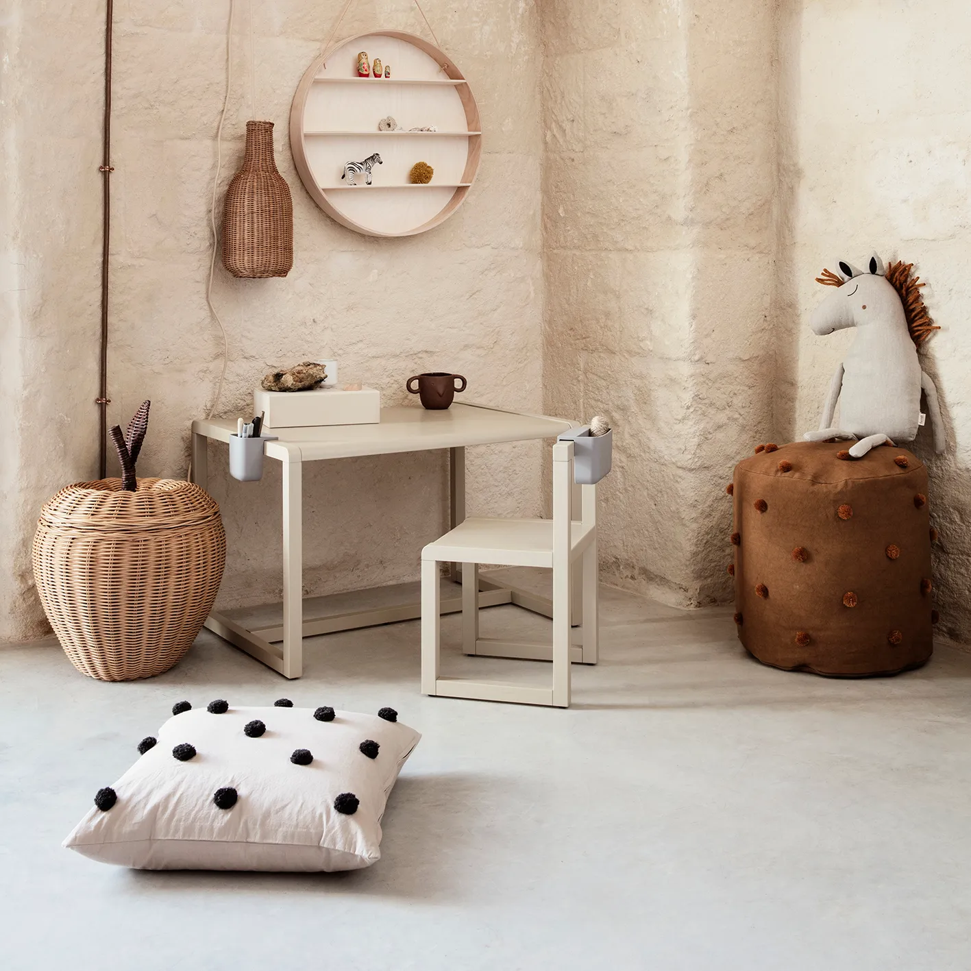 Dot pude 50x50 cm, Sand/Black Ferm Living