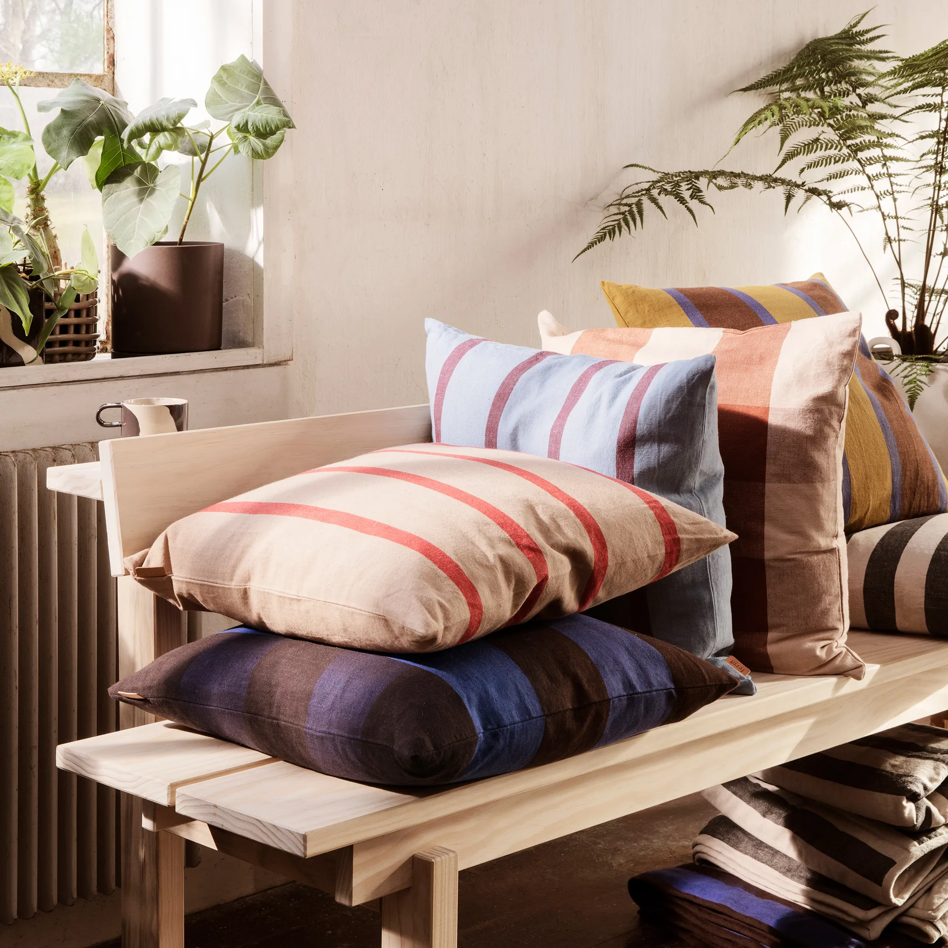 Grand pude 50x50 cm, Camel-red Ferm Living