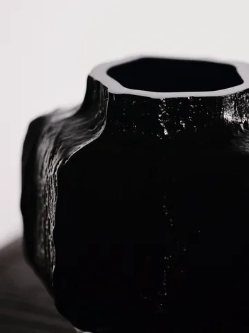 Mokuri vase - Black, 15 cm - Ferm Living