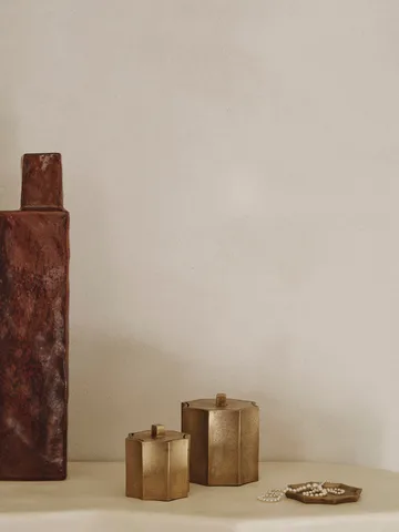 Otte duftlys 23 h - Brass finish - Ferm Living