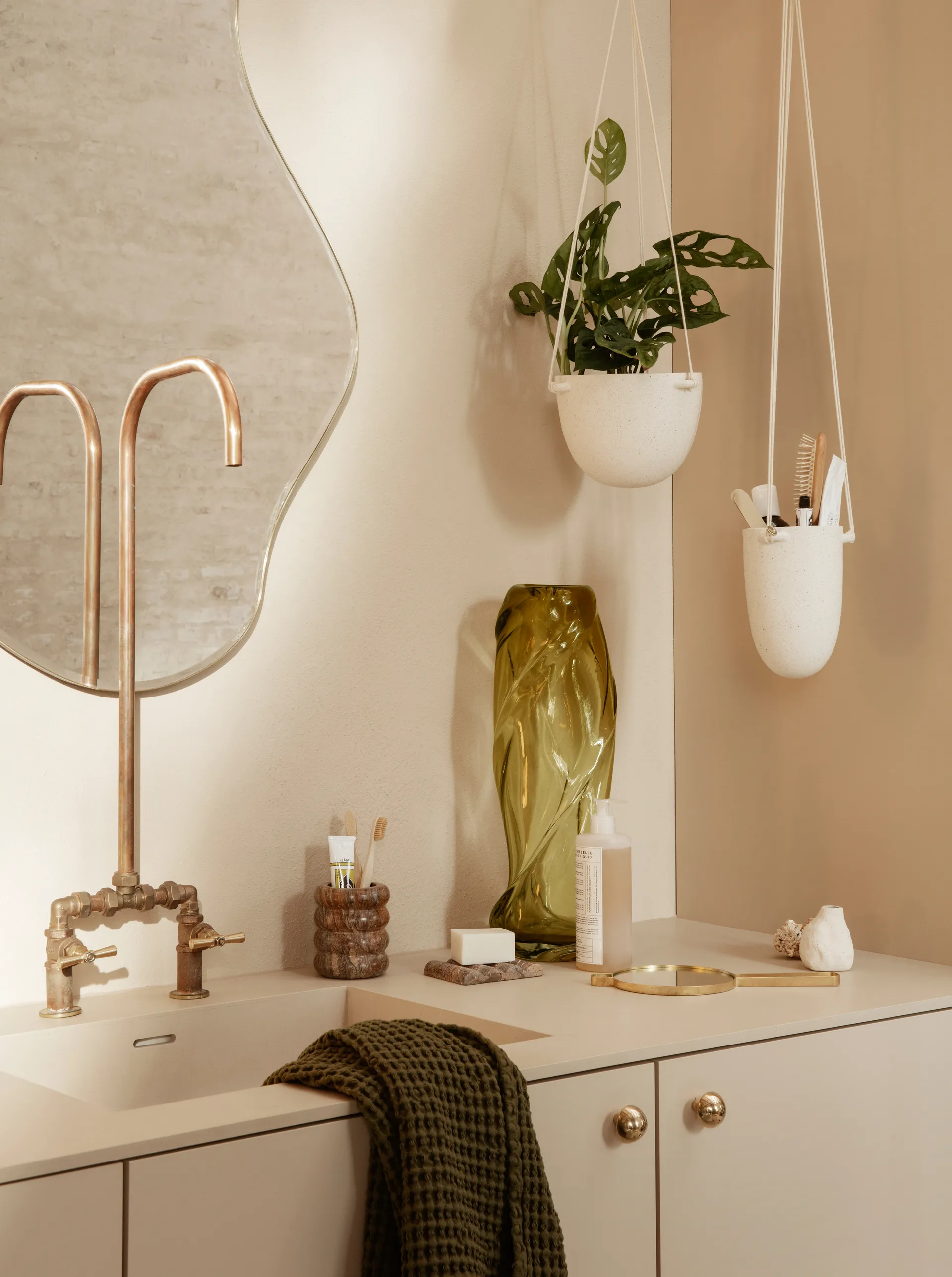 Pond spejl large, Dark Chrome Ferm Living
