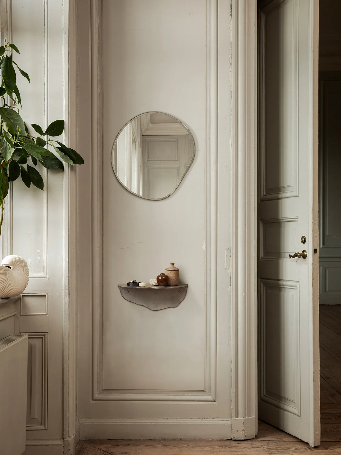 Pond spejl, Small Dark Chrome
​ Ferm Living