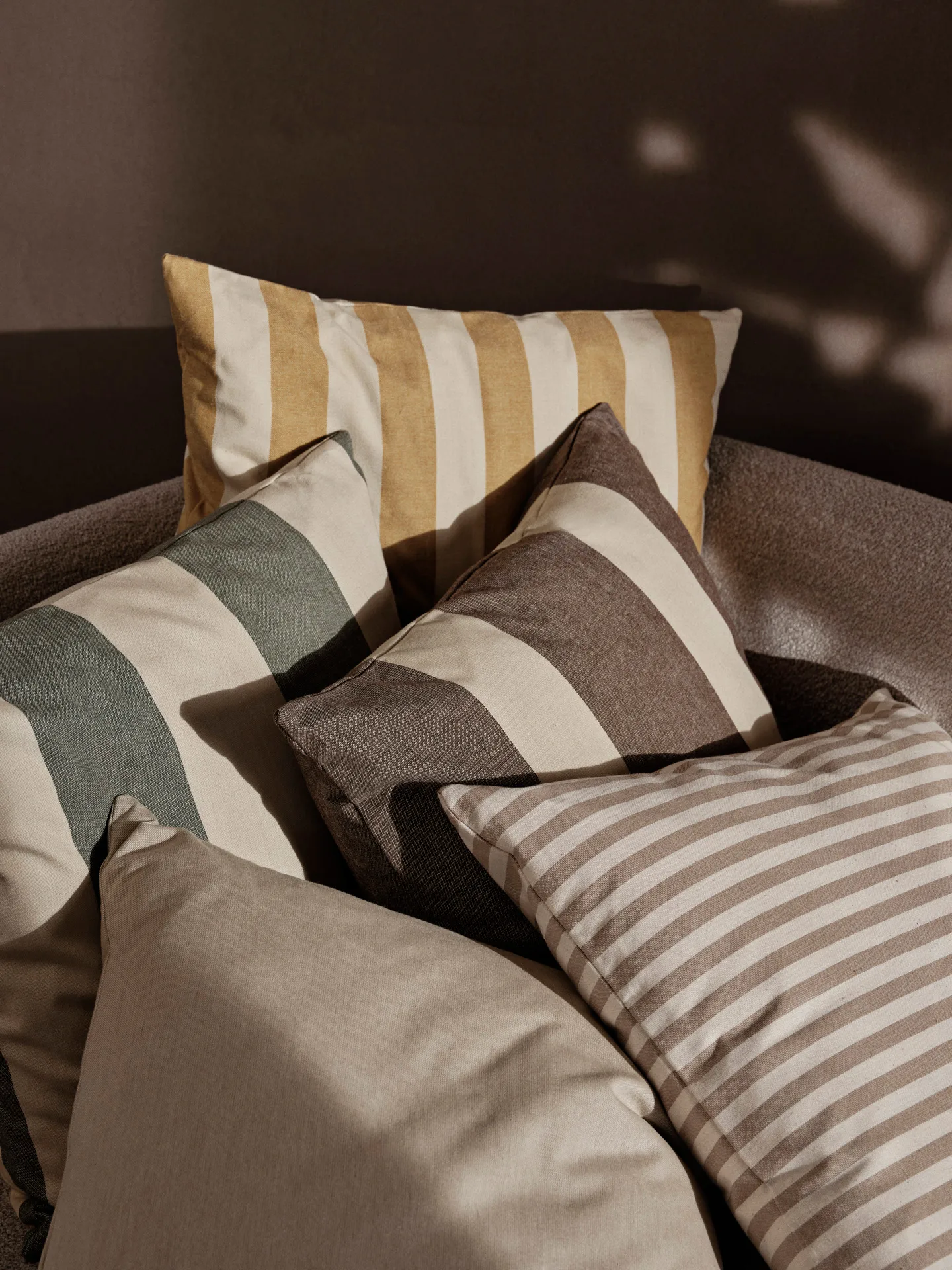 Strand outdoor pudebetræk 50x50 cm, Carob brown-parchment Ferm Living