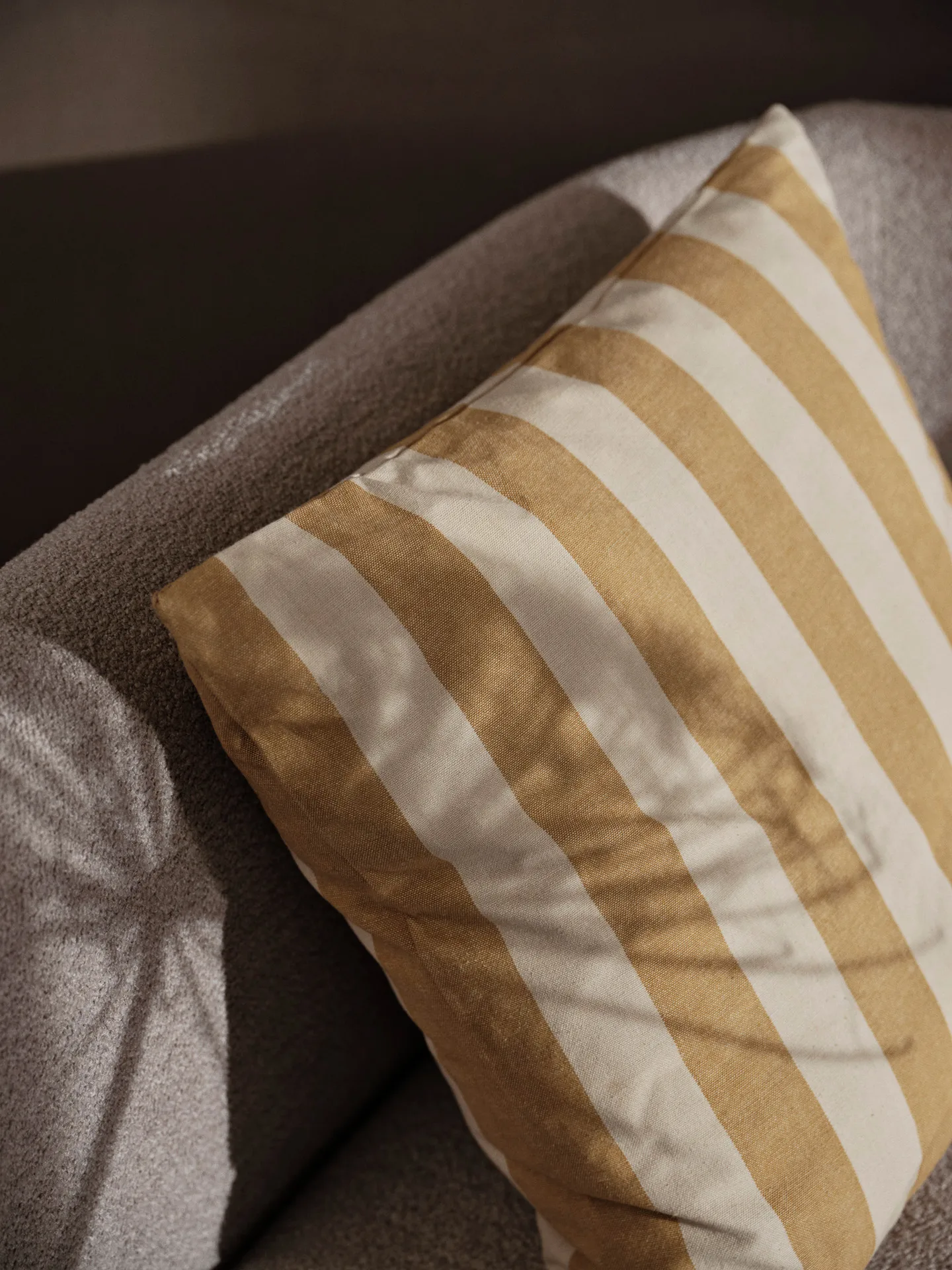 Strand outdoor pudebetræk 50x50 cm, Warm yellow-parchment Ferm Living