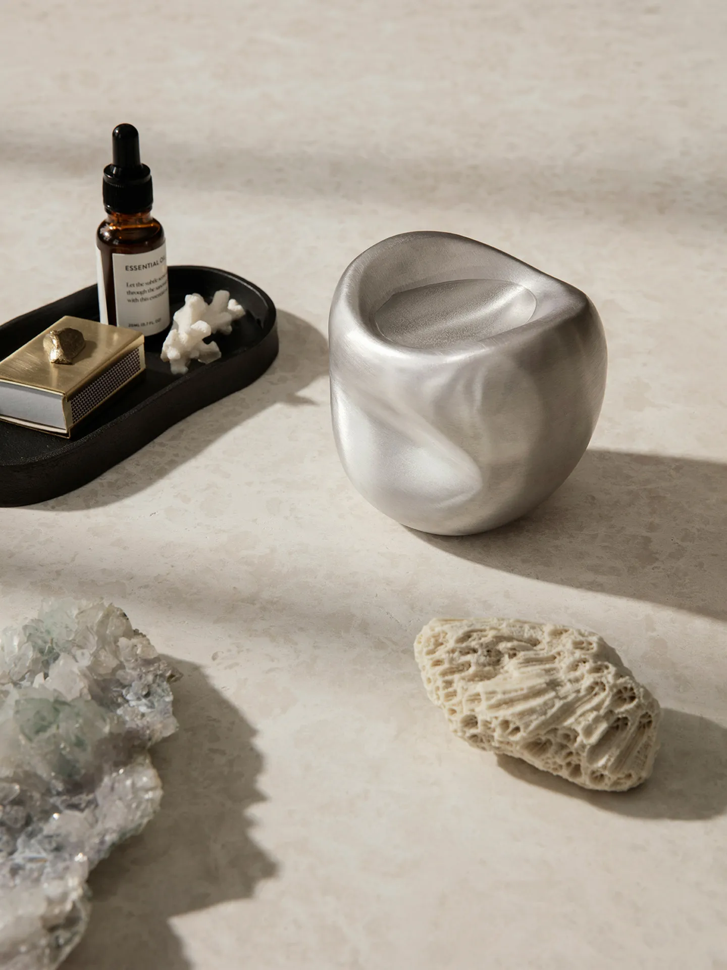 Yama bakke oval 9,5x19 cm
, Sværtet aluminium Ferm Living