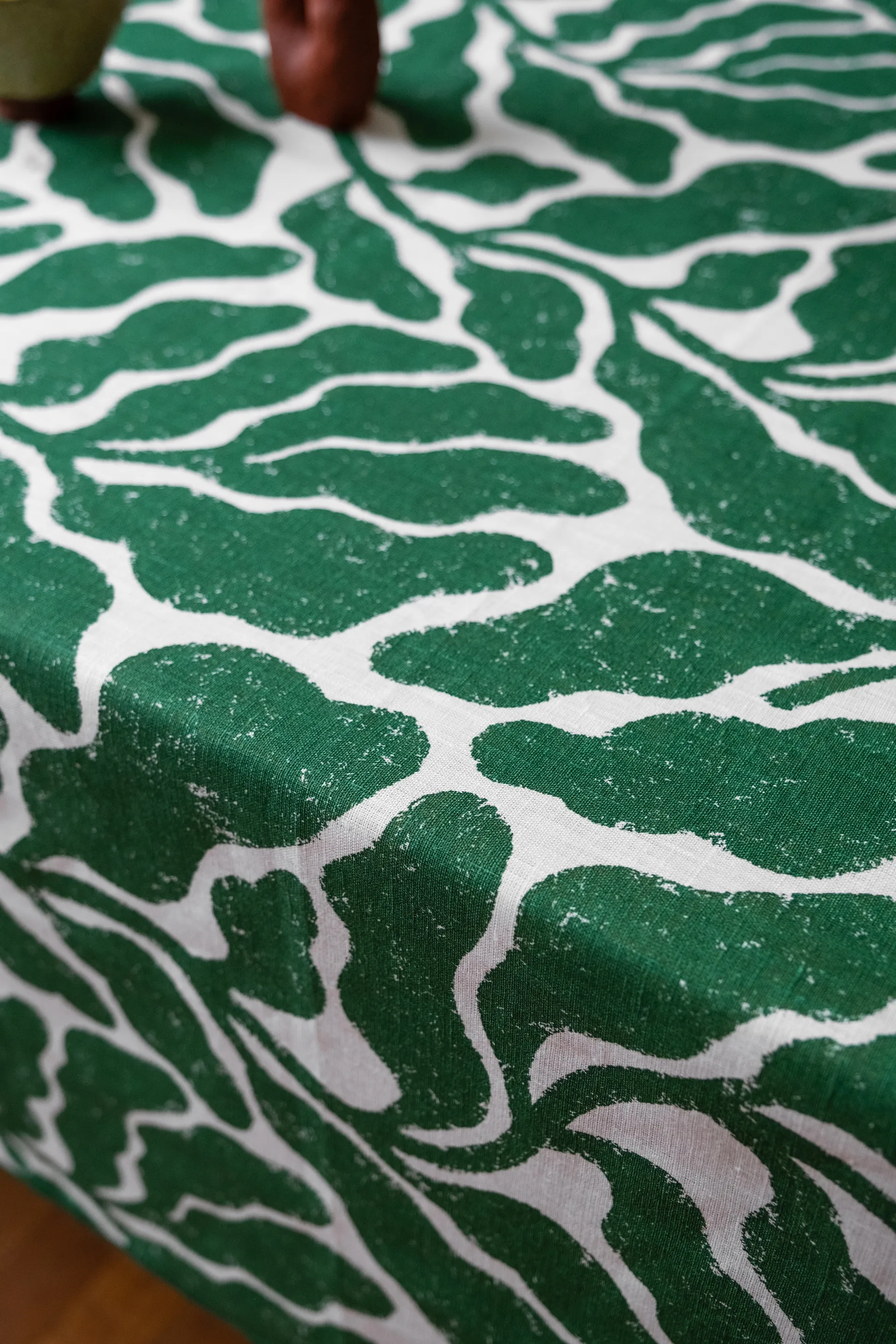 Leaves borddug, Gren, 149x250 cm Fine Little Day