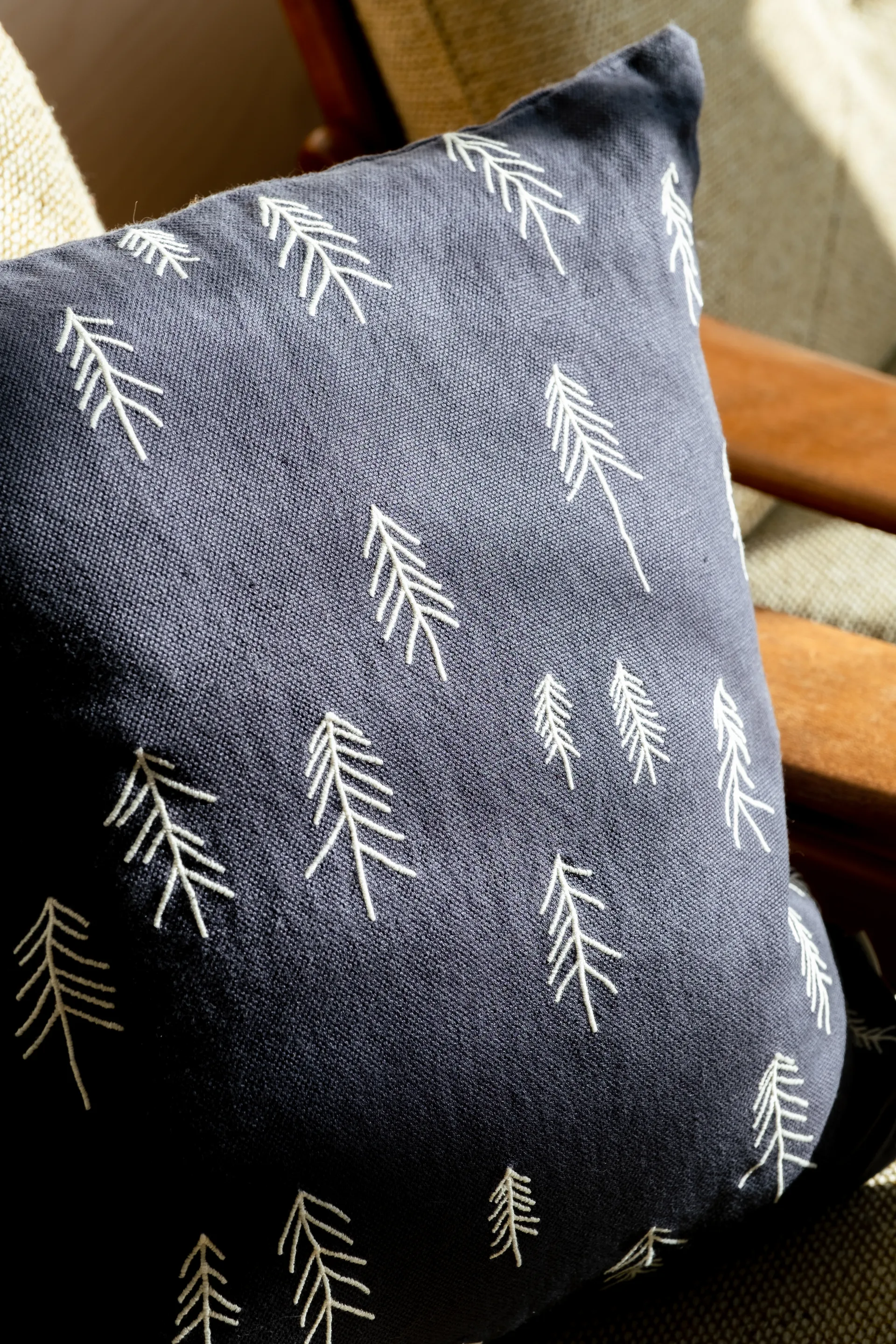 Tall pudebetræk 48x48 cm, Antracitblå Fine Little Day