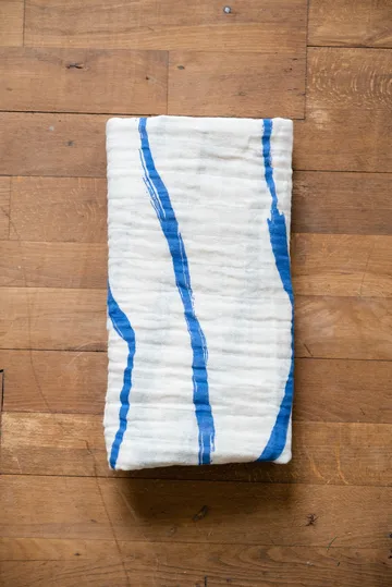 Våg musselintæppe 120x120 cm - Blue - Fine Little Day