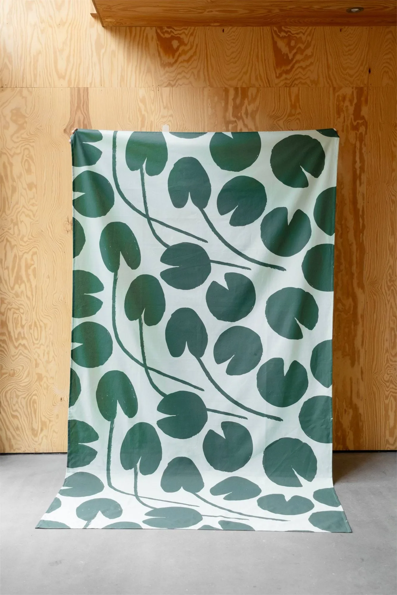 Water lilies dug, Lysegrøn-grøn, 147x147 cm Fine Little Day