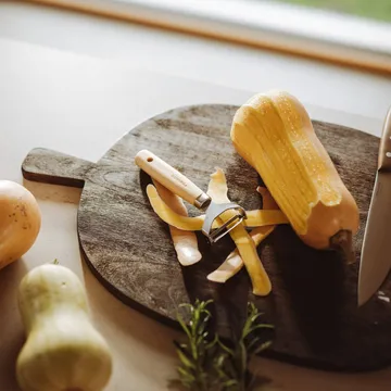 Folken skræller - Y-skræller, roterende blad - Fiskars