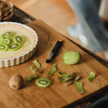 Functional Form kartoffelskræller - Sort, frugtskræller, bevægeligt blad - Fiskars