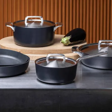 Rotisser sauterpande med høje kanter - 24 cm - Fiskars